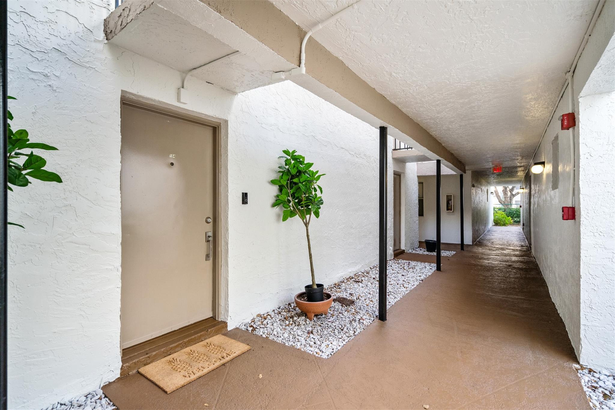2820 Riverside Dr 104-2