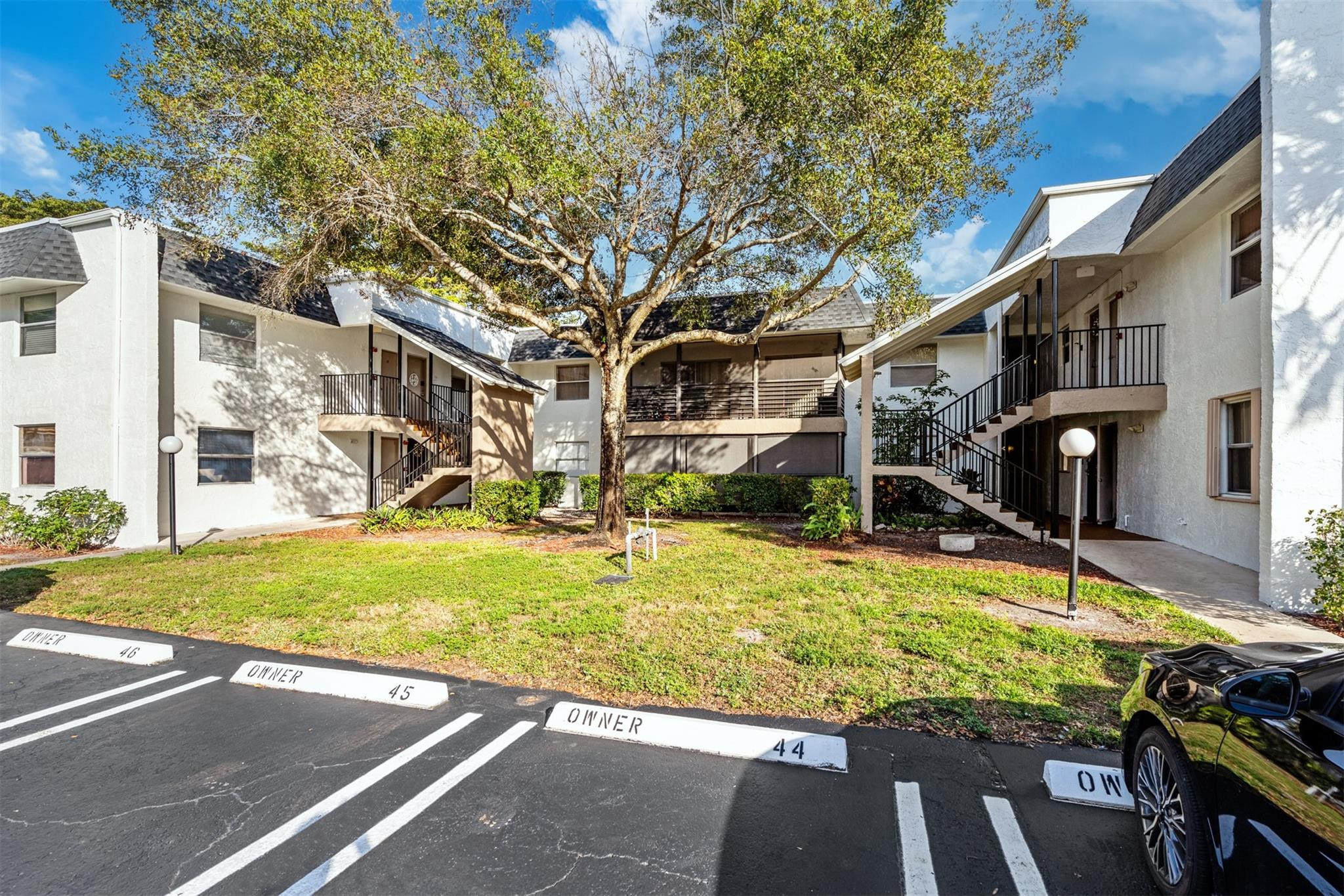 2820 Riverside Dr 104-2