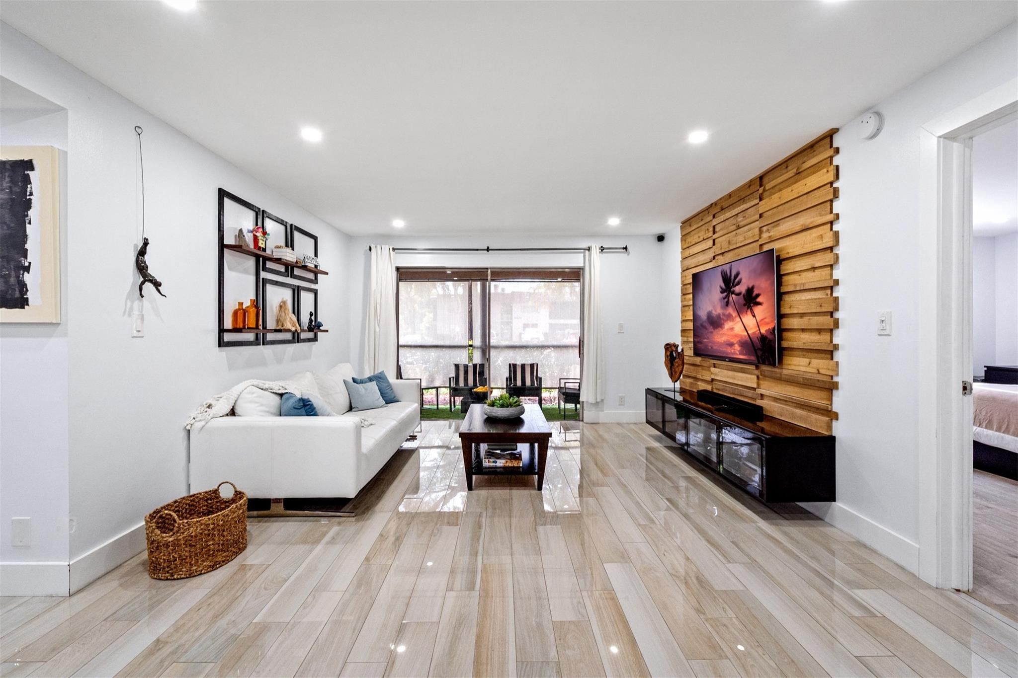 2820 Riverside Dr 104-2