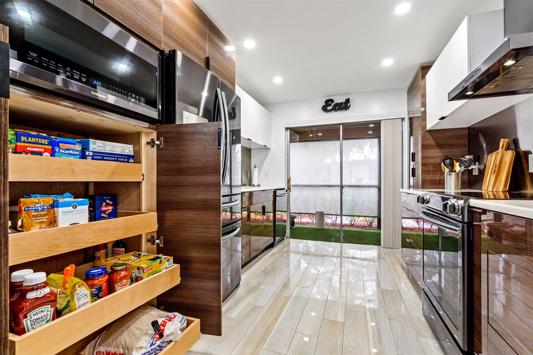 2820 Riverside Dr 104-2