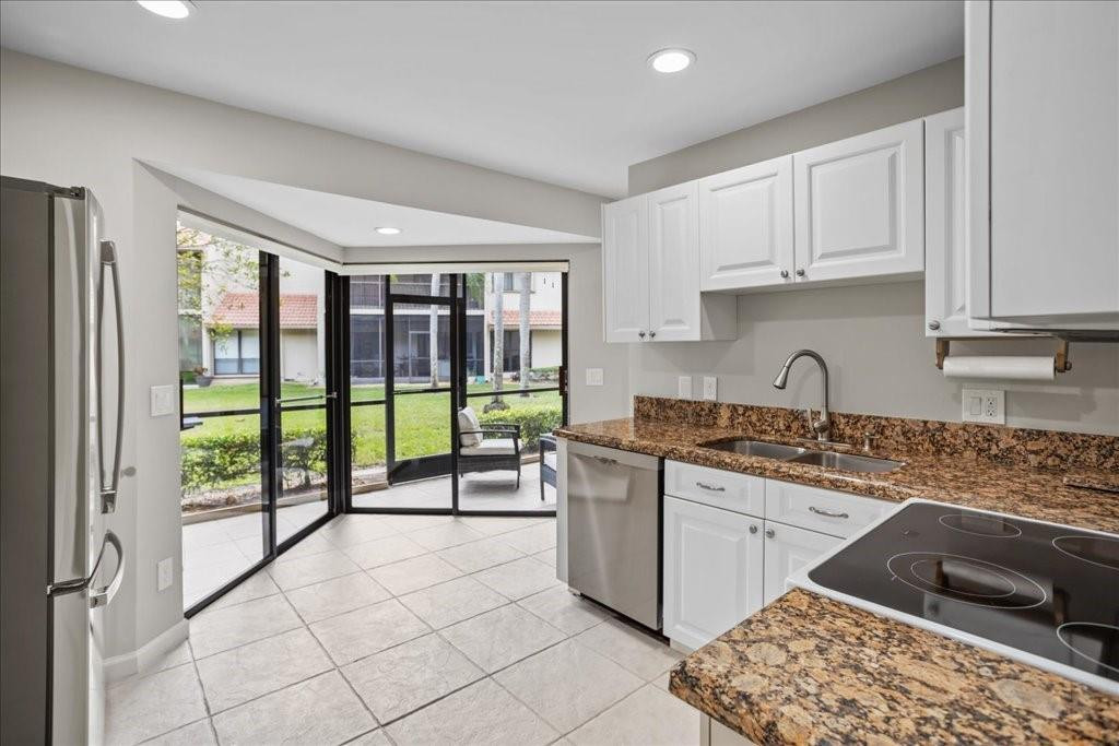 5670 Coach House Cir B