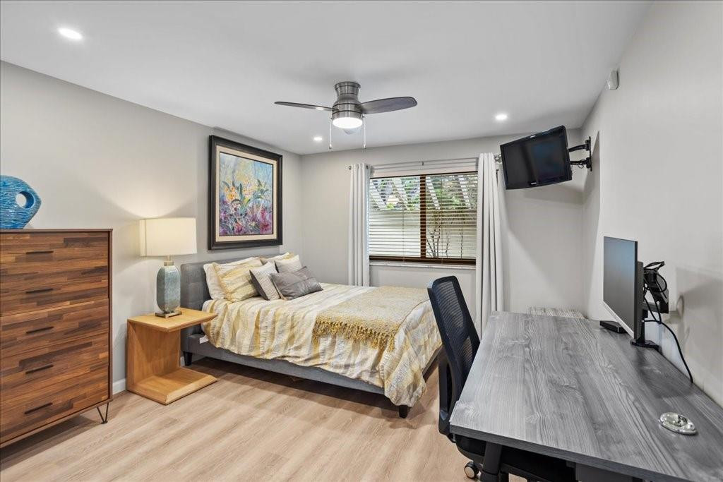 5670 Coach House Cir B