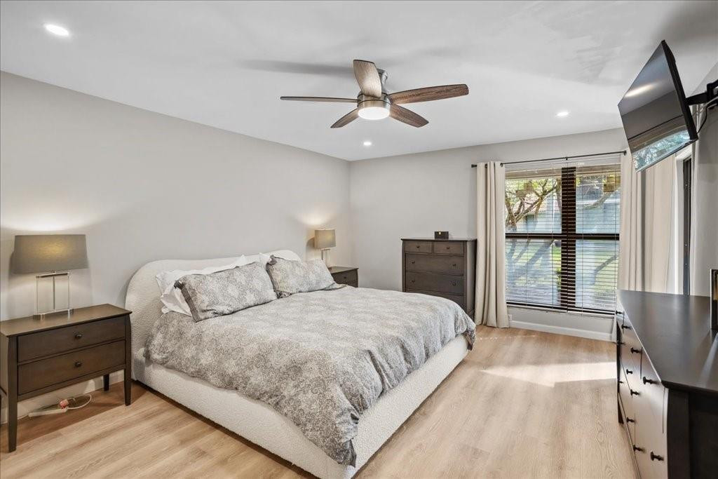 5670 Coach House Cir B