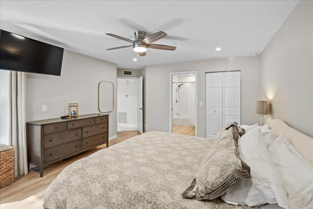 5670 Coach House Cir B