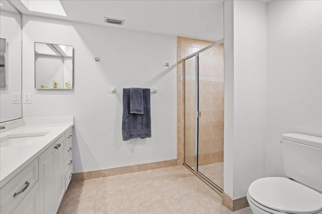 5670 Coach House Cir B