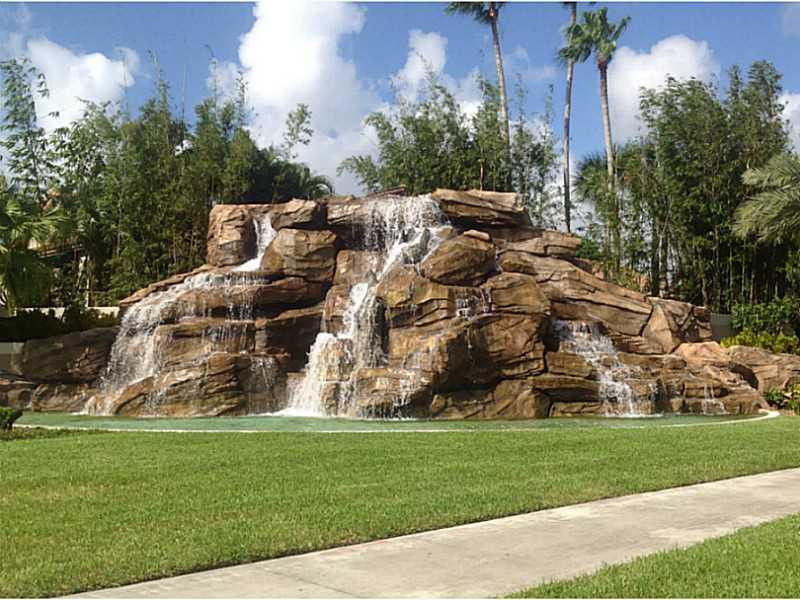 6485 Via Regina 6485