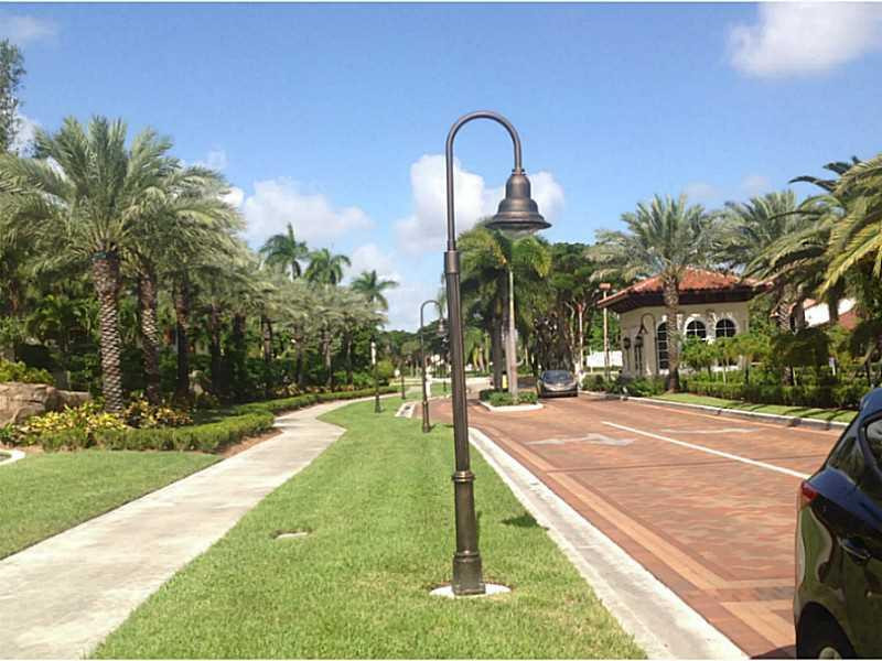 6485 Via Regina 6485