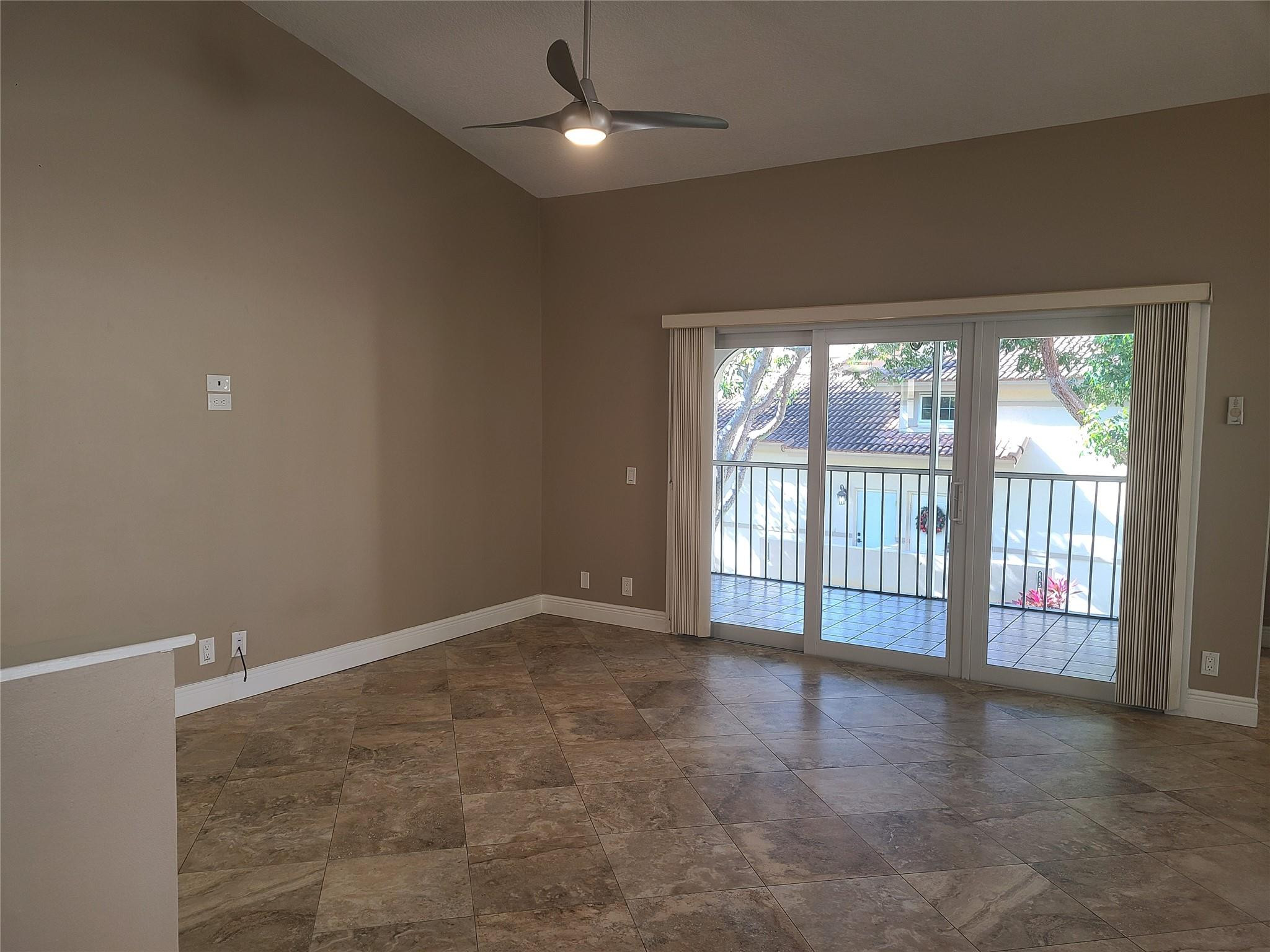 6485 Via Regina 6485