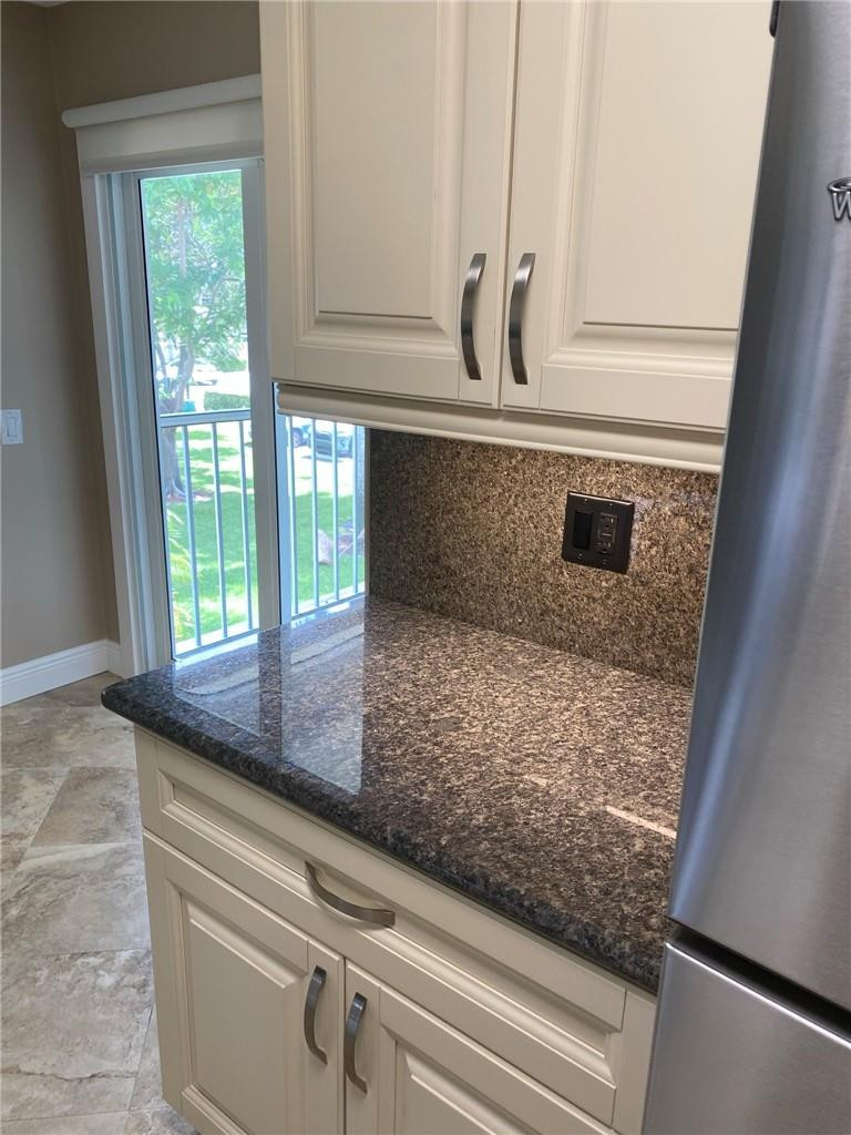 6485 Via Regina 6485