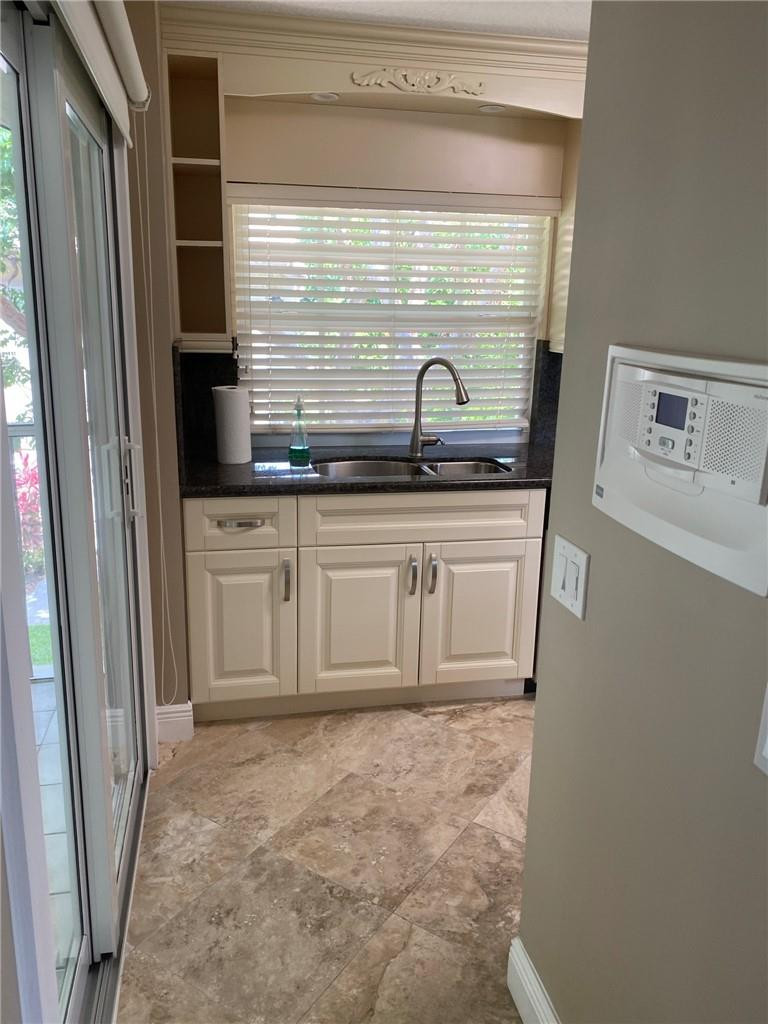 6485 Via Regina 6485