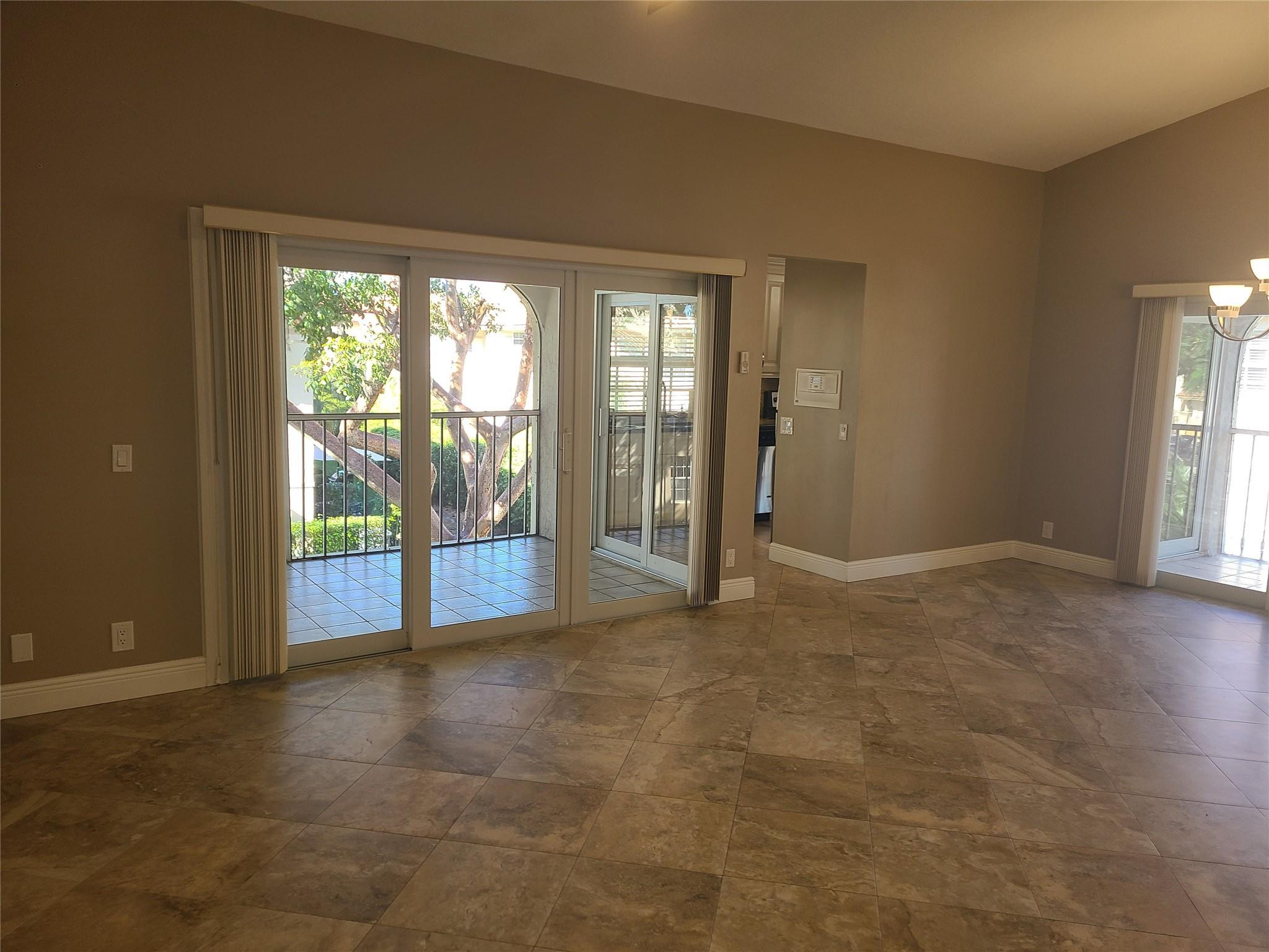 6485 Via Regina 6485