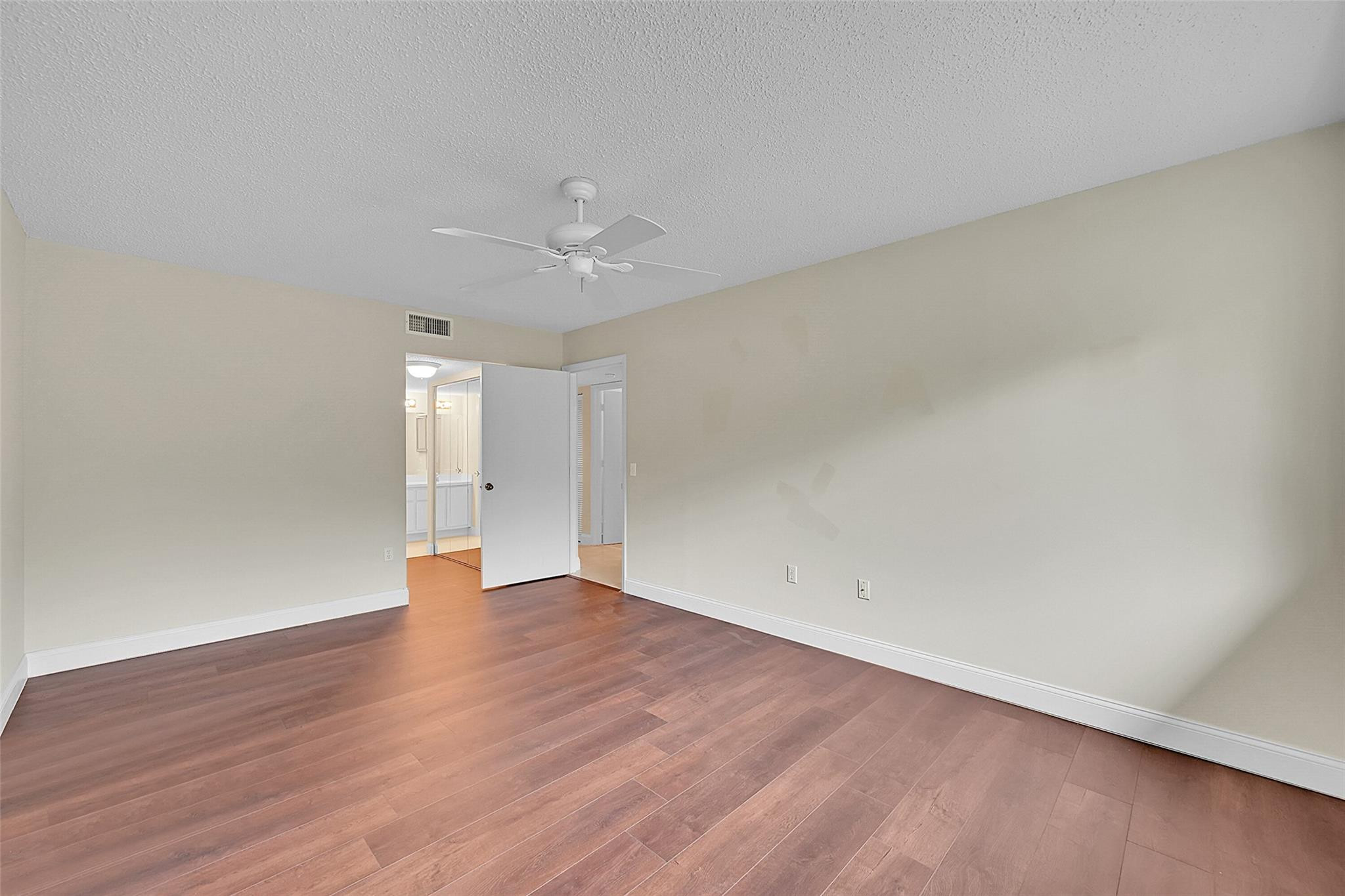 7457 N Devon Dr 211