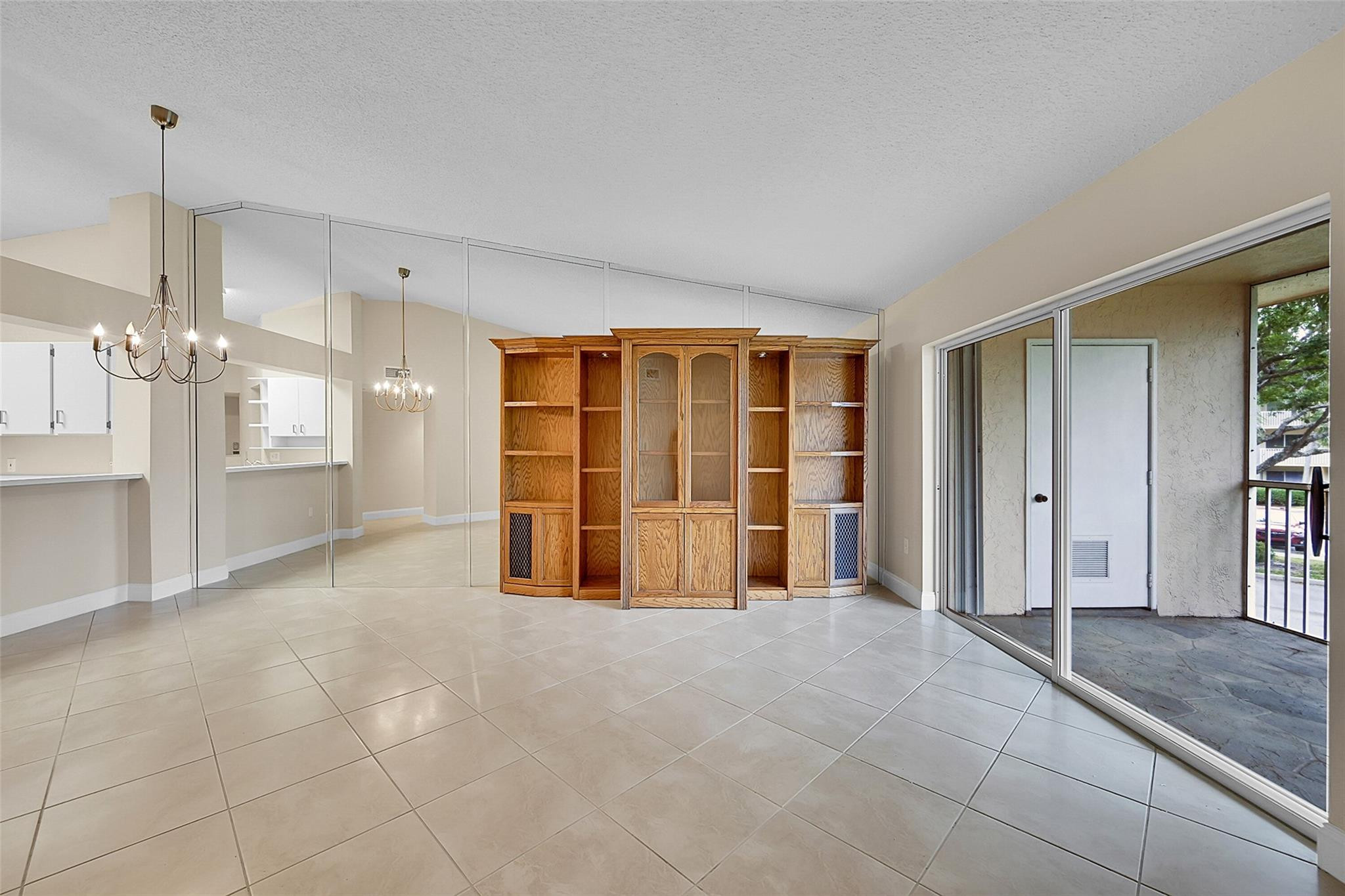 7457 N Devon Dr 211
