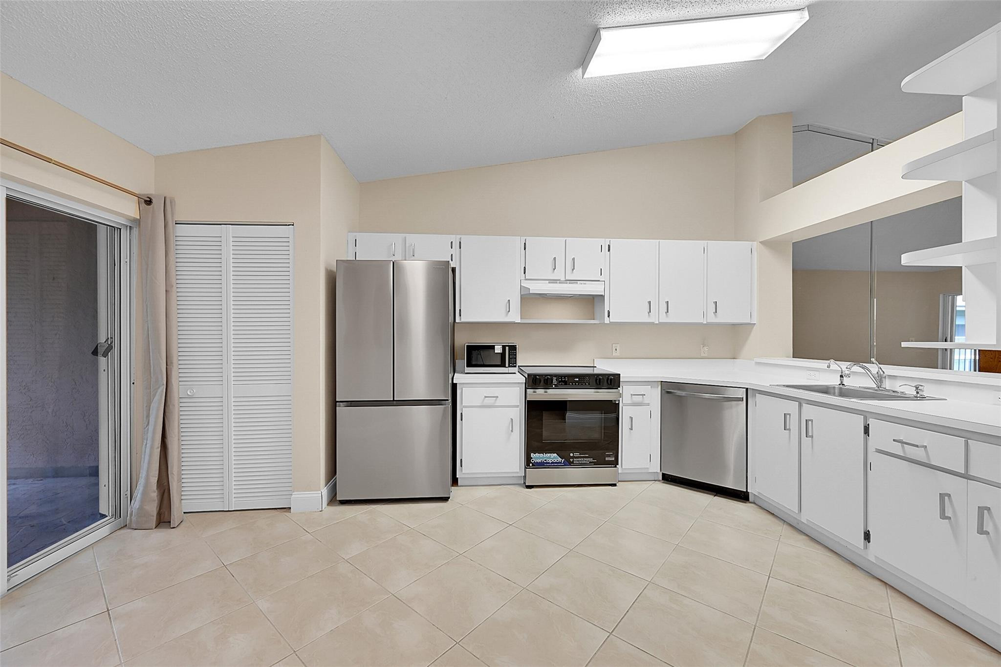 7457 N Devon Dr 211
