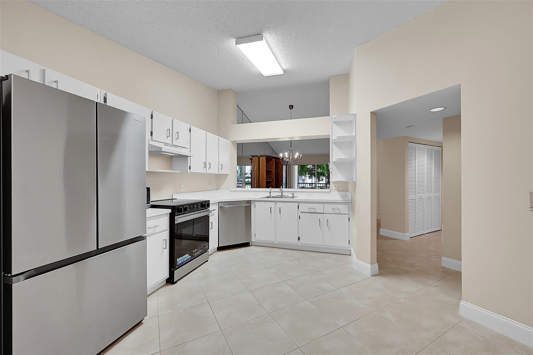7457 N Devon Dr 211