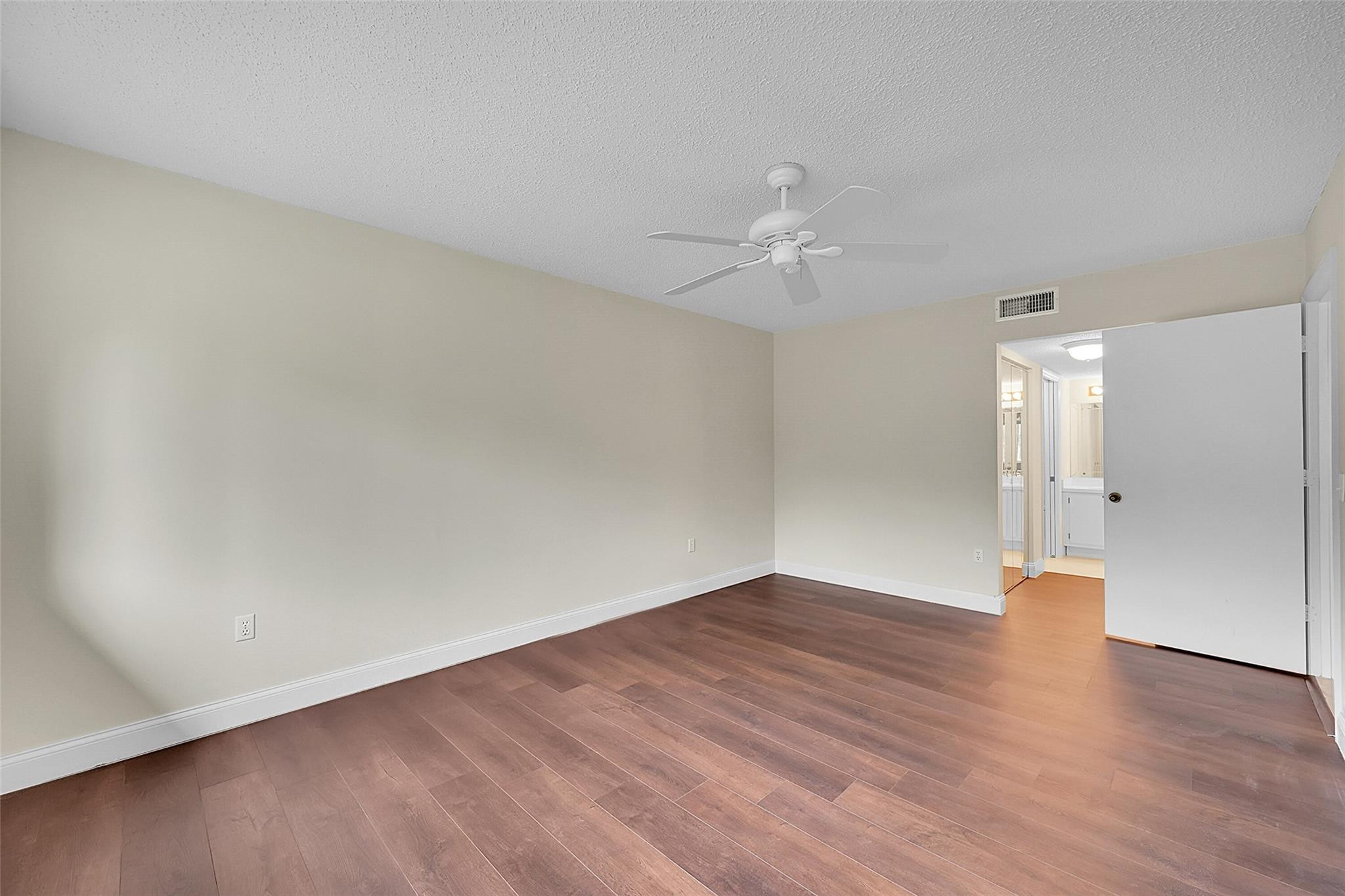 7457 N Devon Dr 211