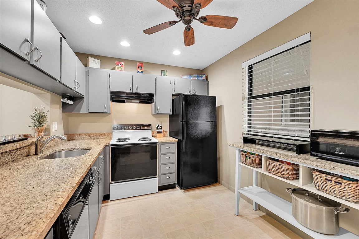 5510 Lakeside Dr 207