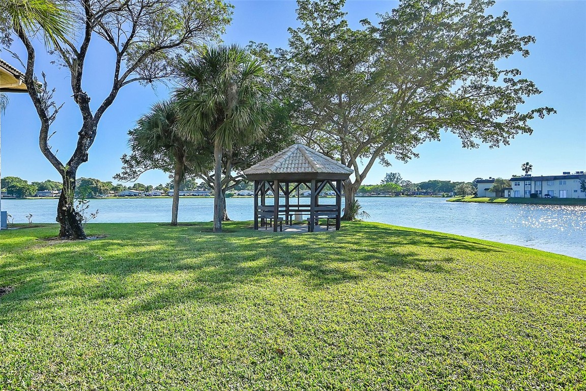 5510 Lakeside Dr 207