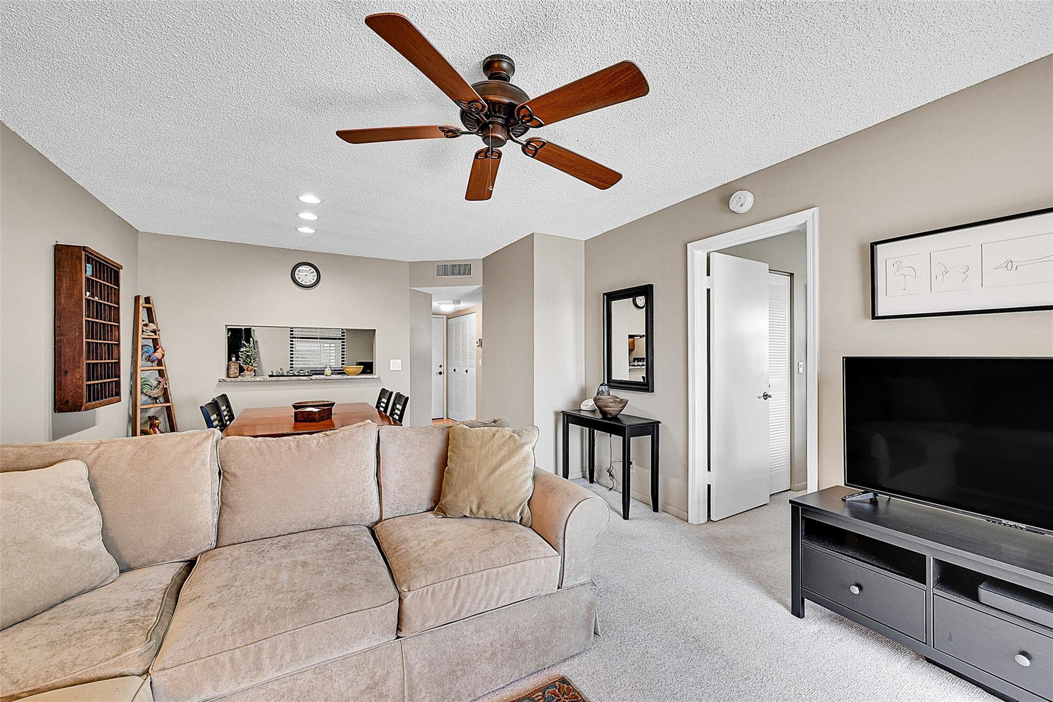5510 Lakeside Dr 207