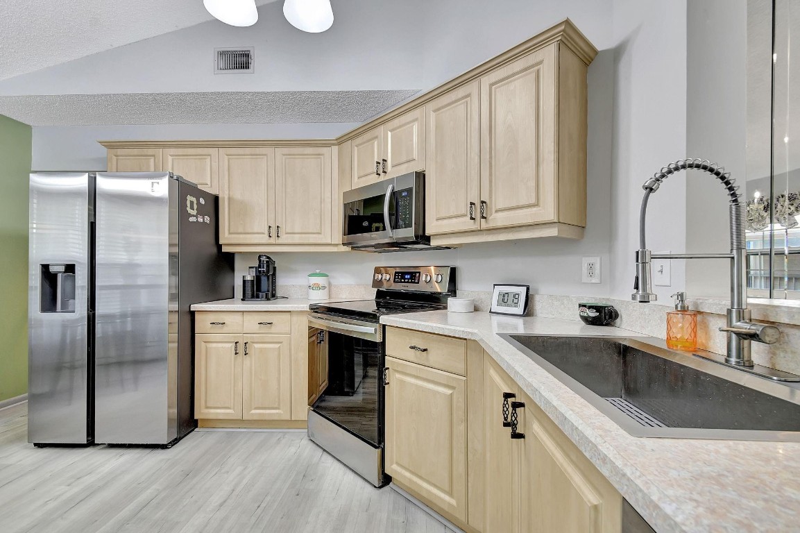 3355 Jog Park Drive 3355