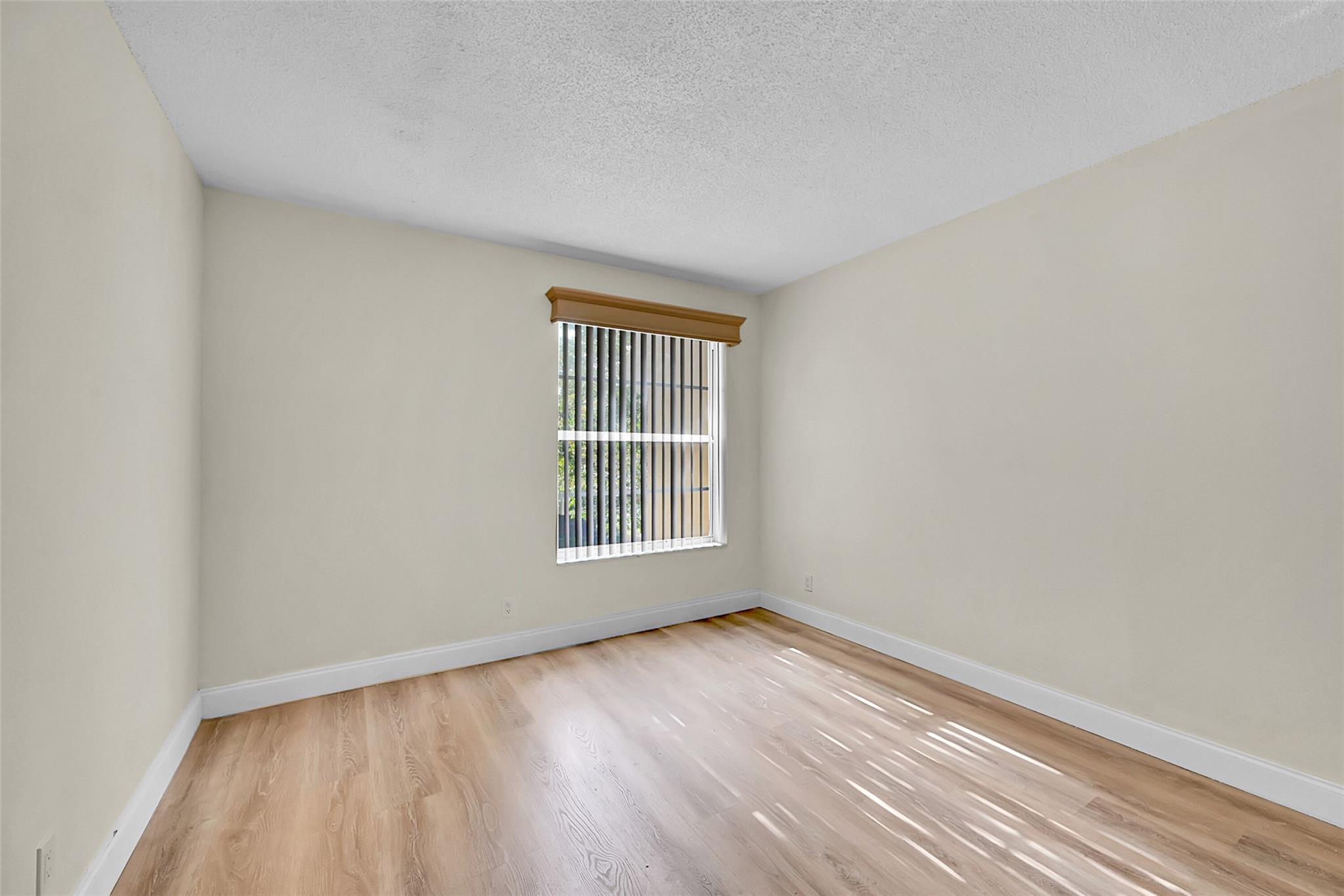 470 NW 20th St 3090