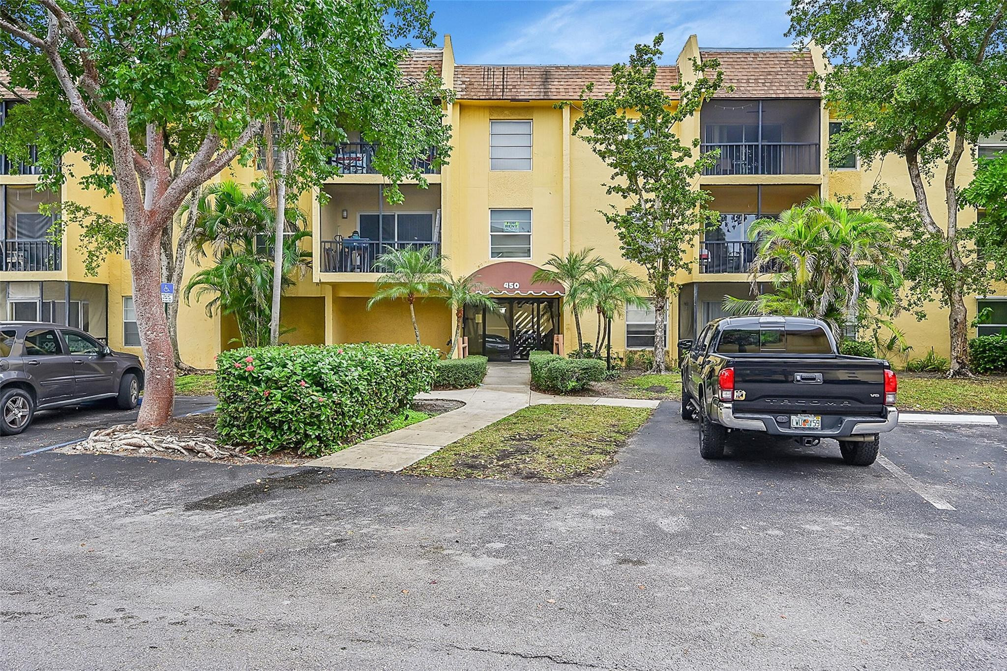 450 NW 20th St 3030