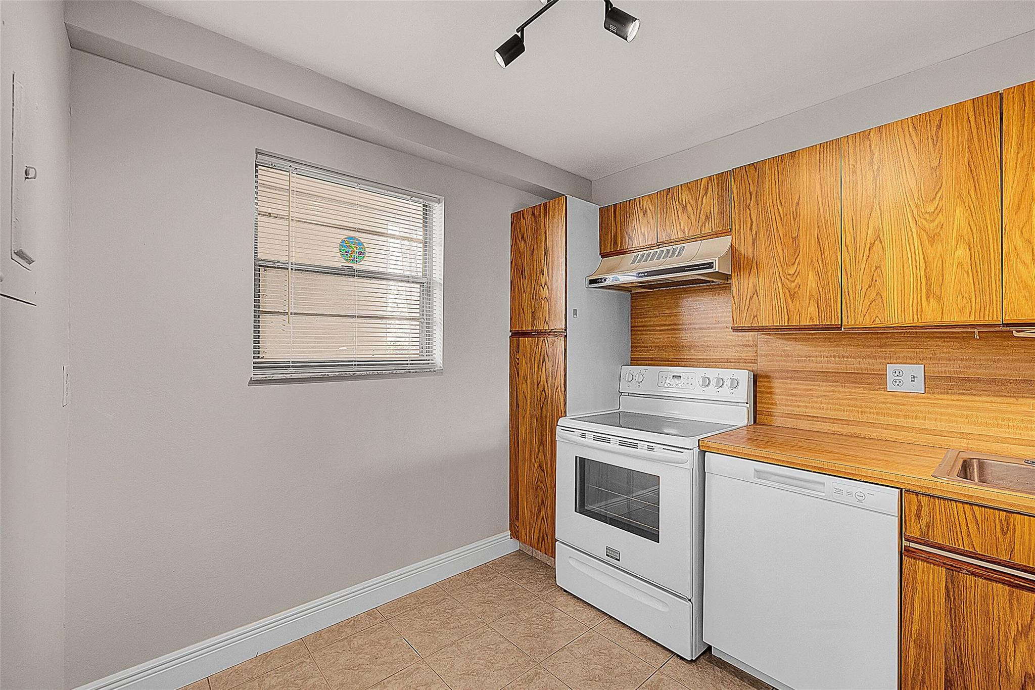 3241 Holiday Springs Blvd 107