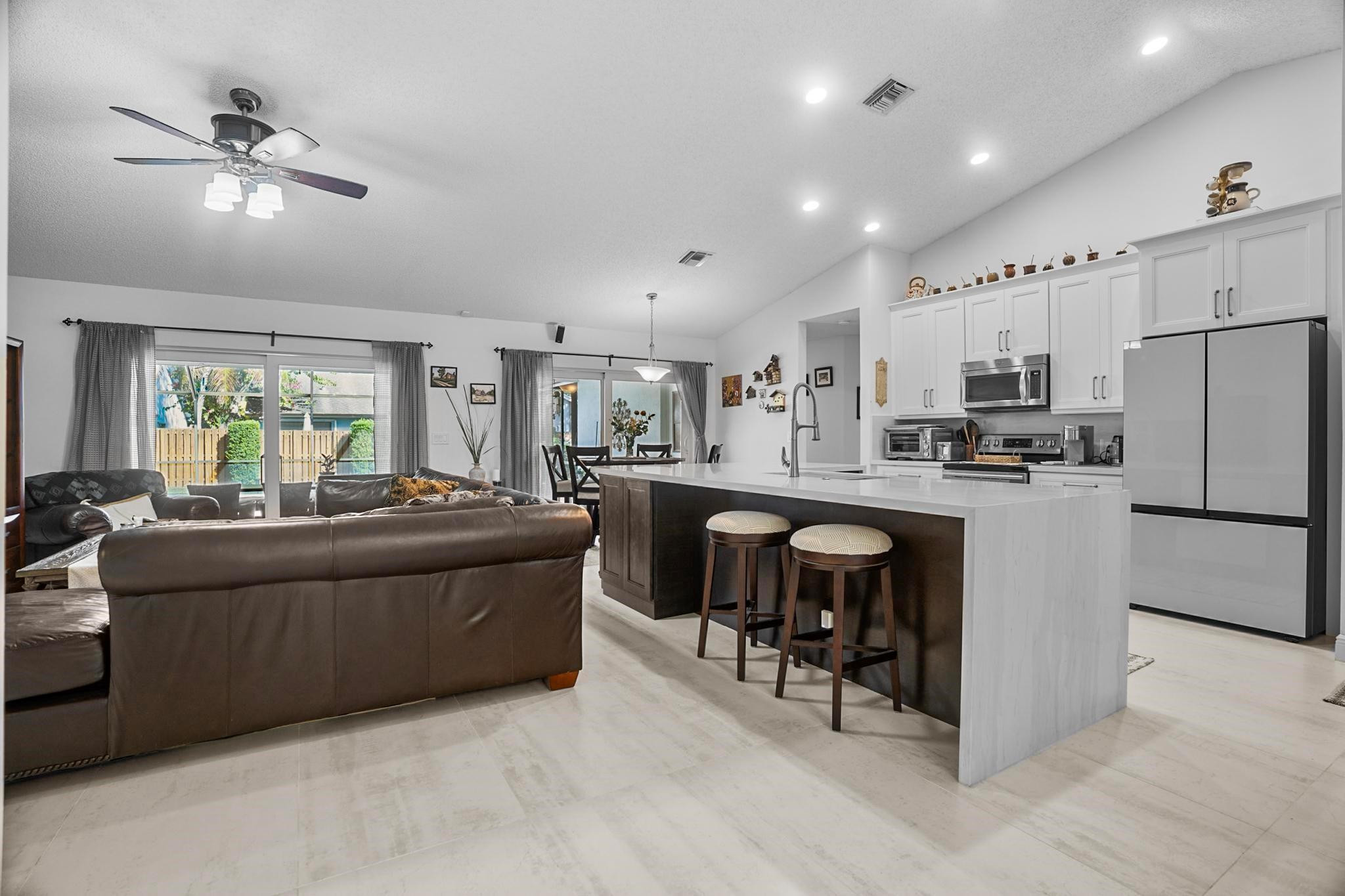 9925 NW 52nd St