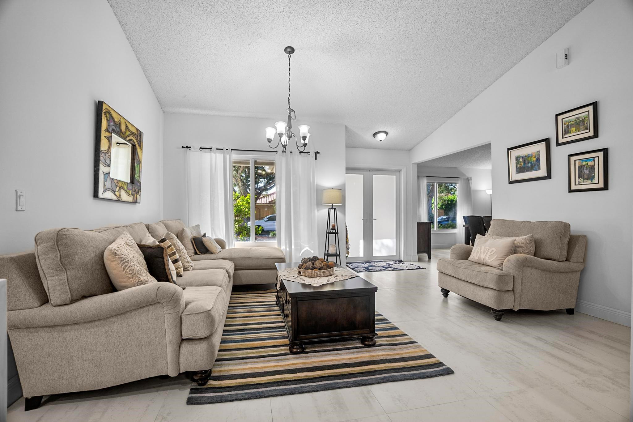 9925 NW 52nd St