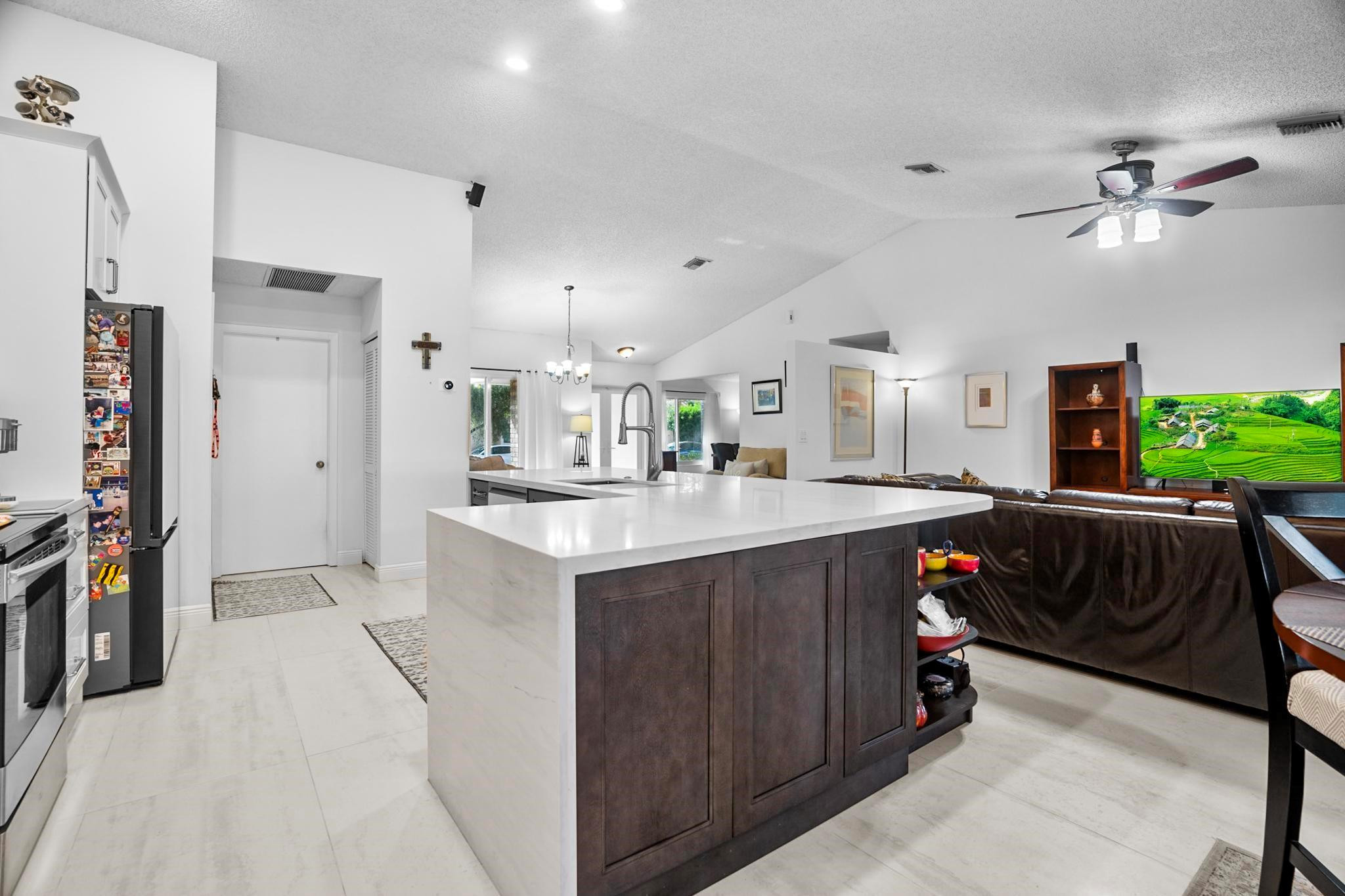 9925 NW 52nd St
