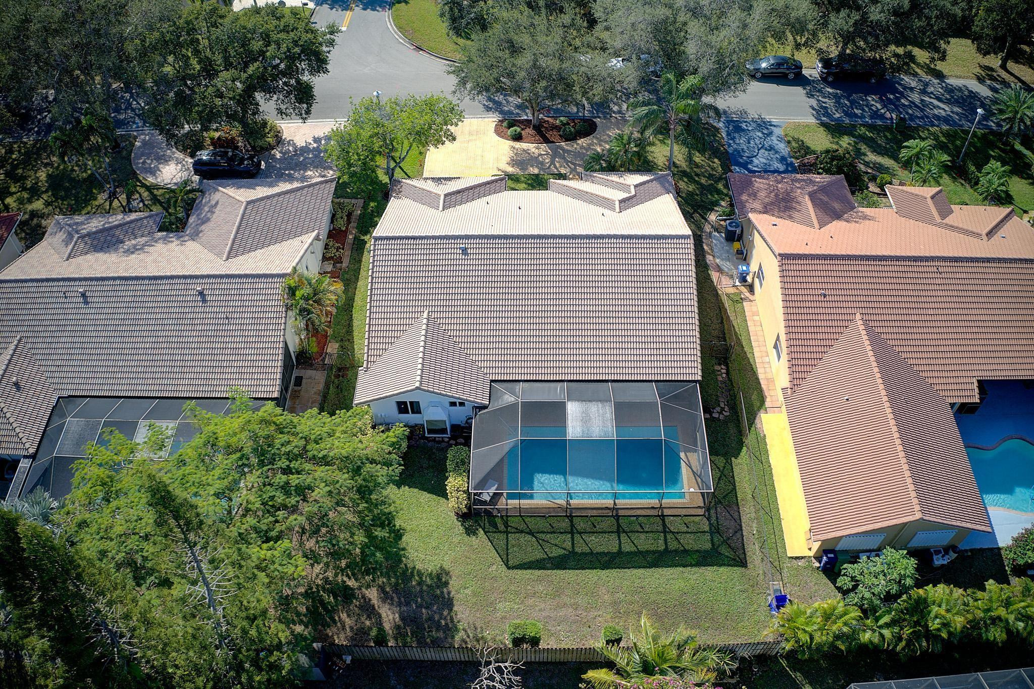 9925 NW 52nd St