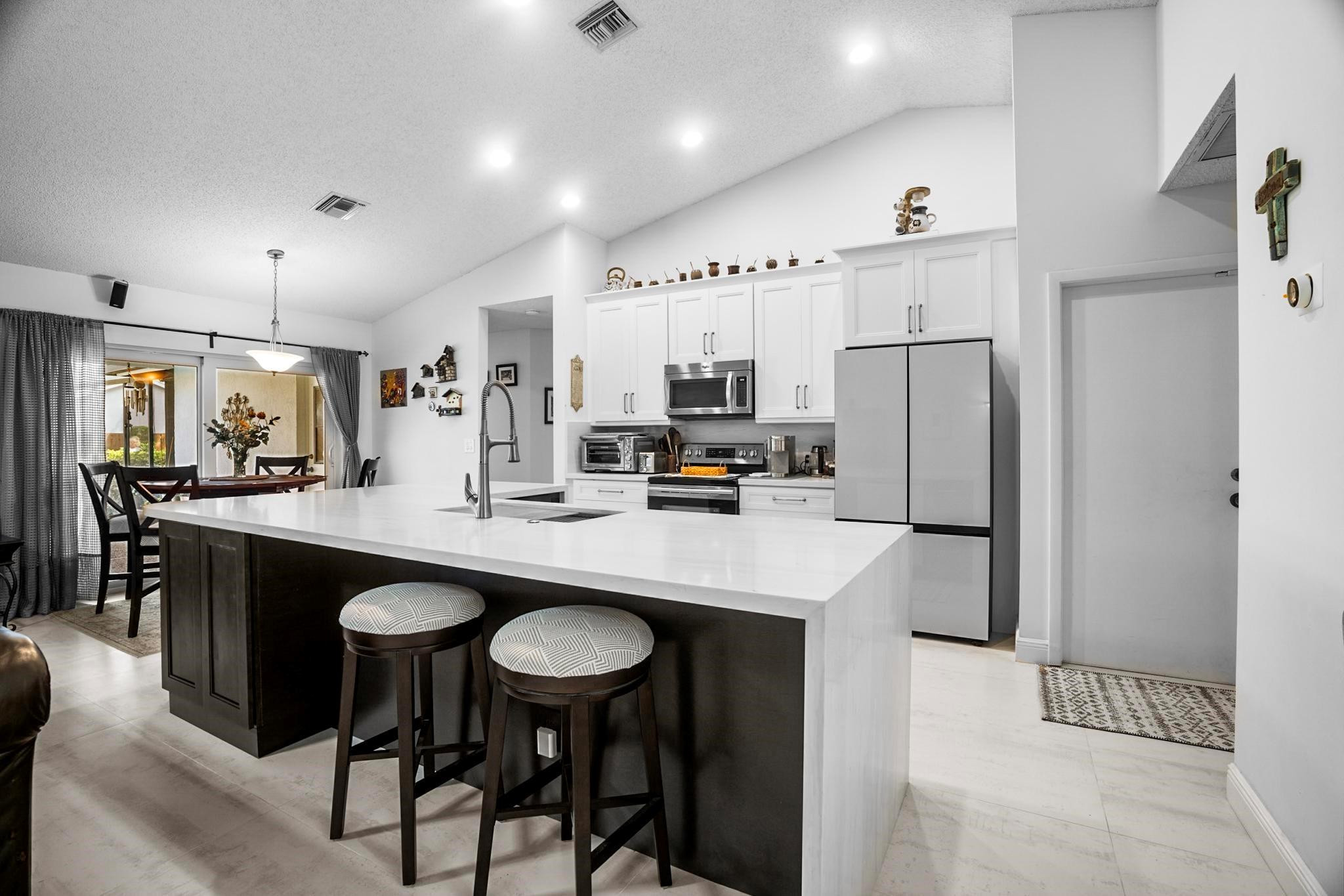 9925 NW 52nd St