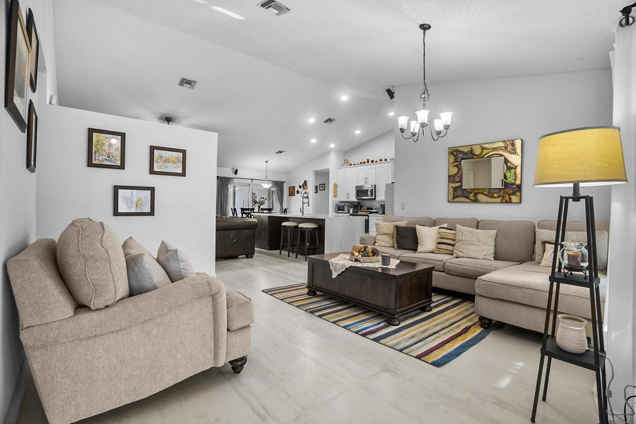 9925 NW 52nd St