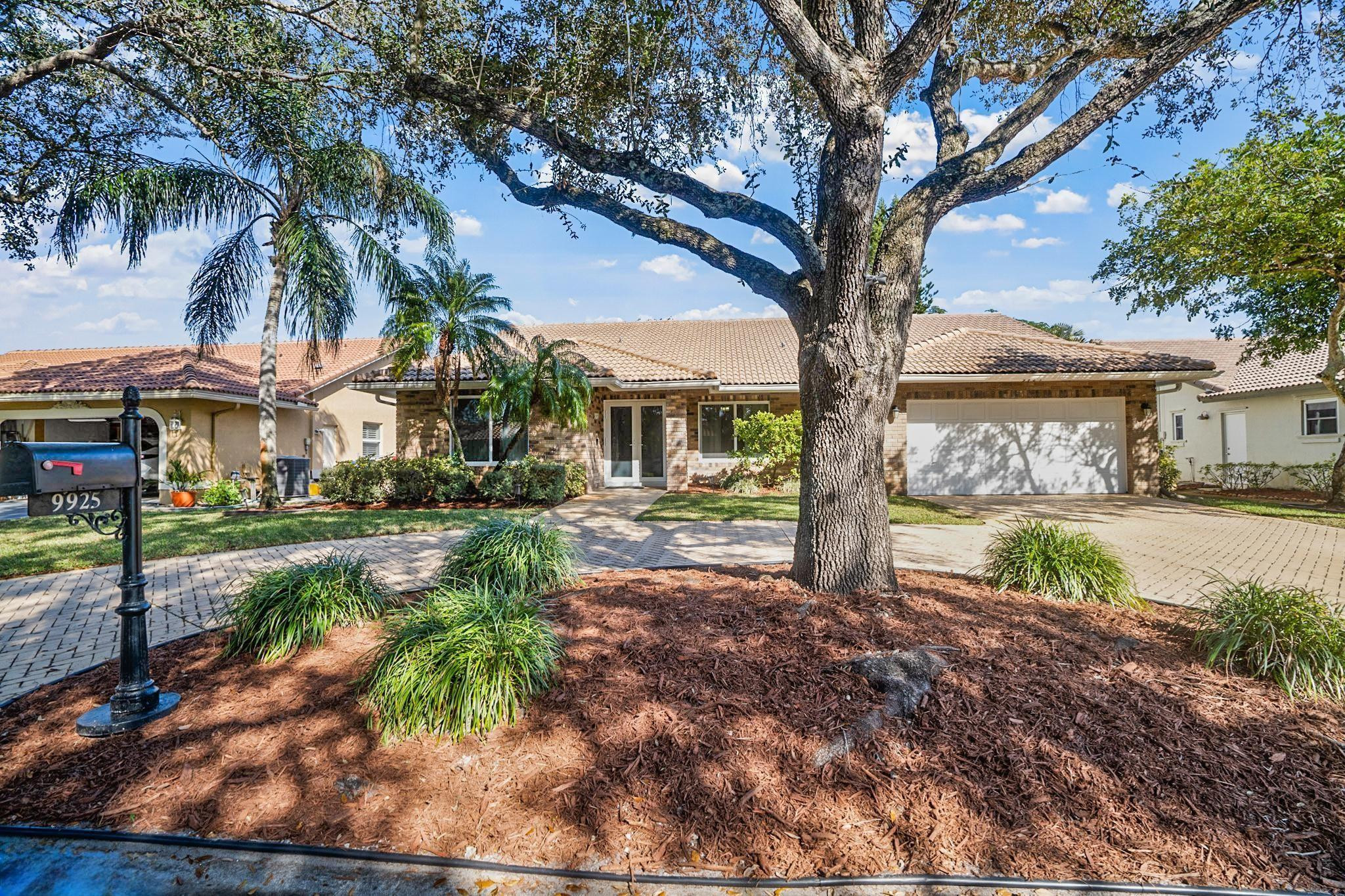 9925 NW 52nd St