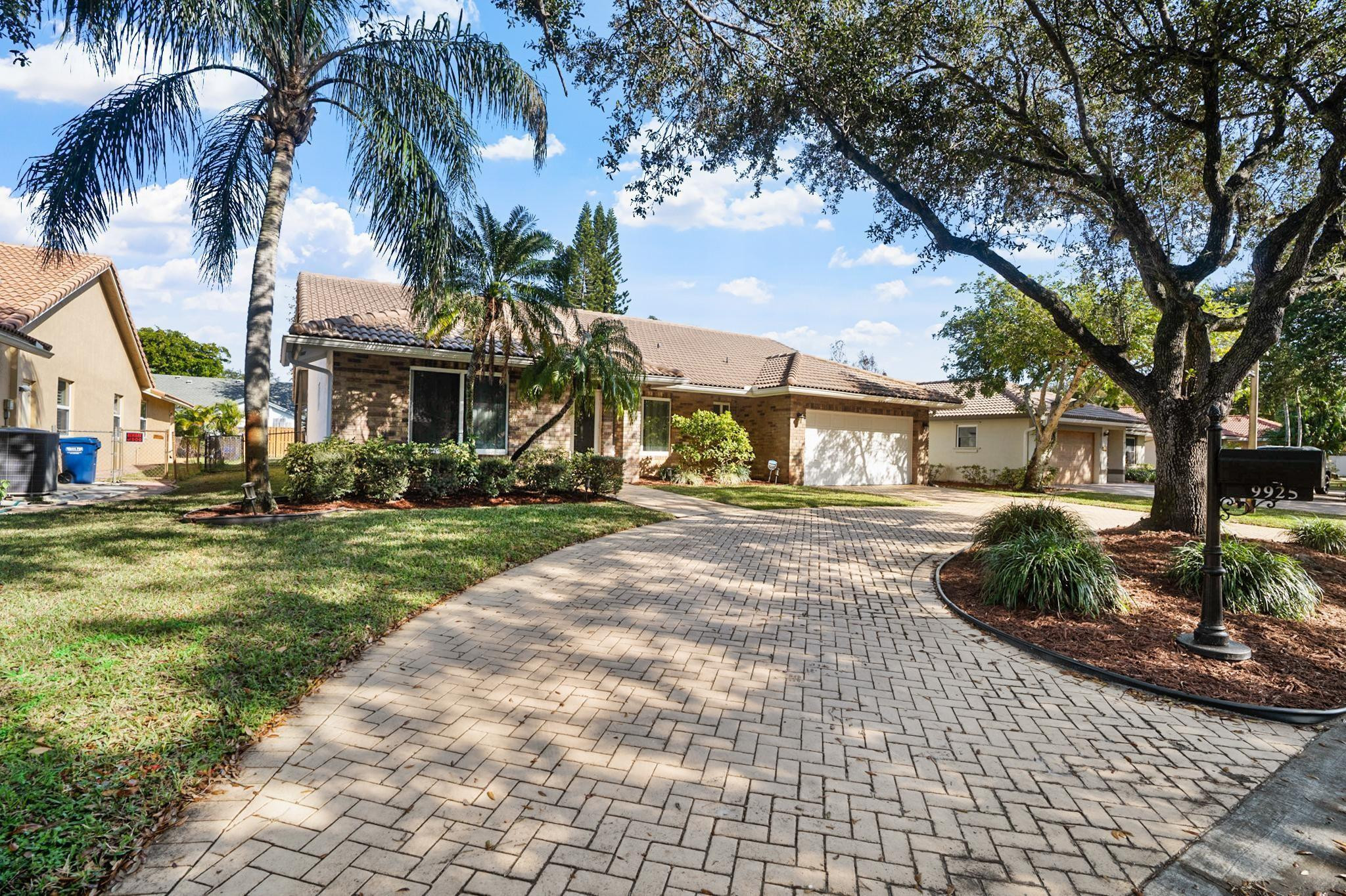 9925 NW 52nd St