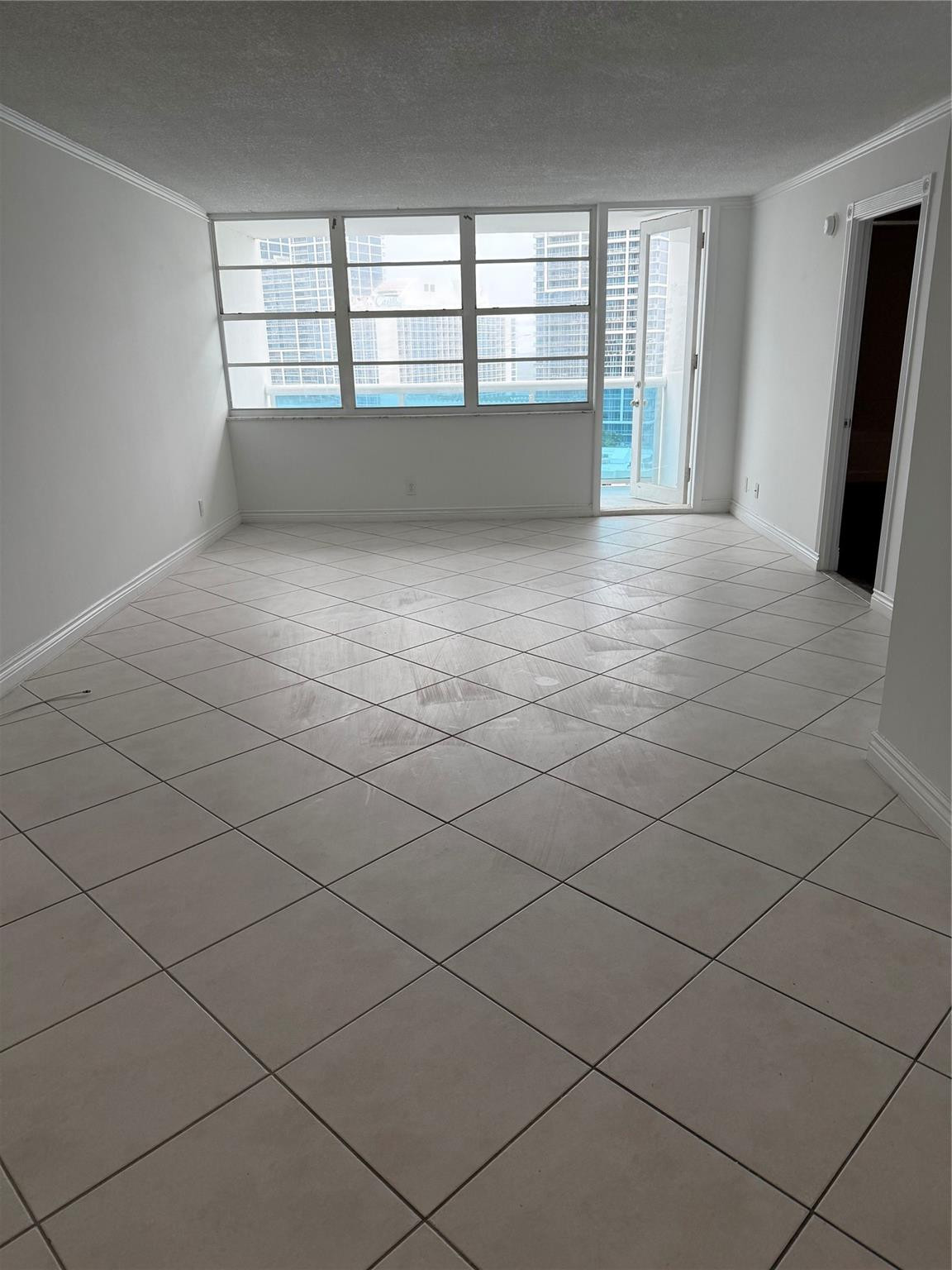 6770 Indian Creek Dr 14A