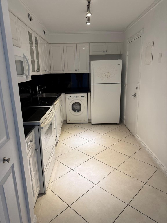 6770 Indian Creek Dr 14A