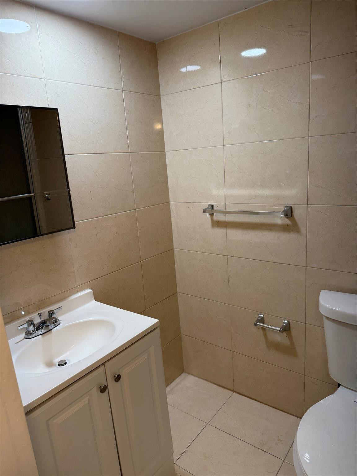 6770 Indian Creek Dr 14A