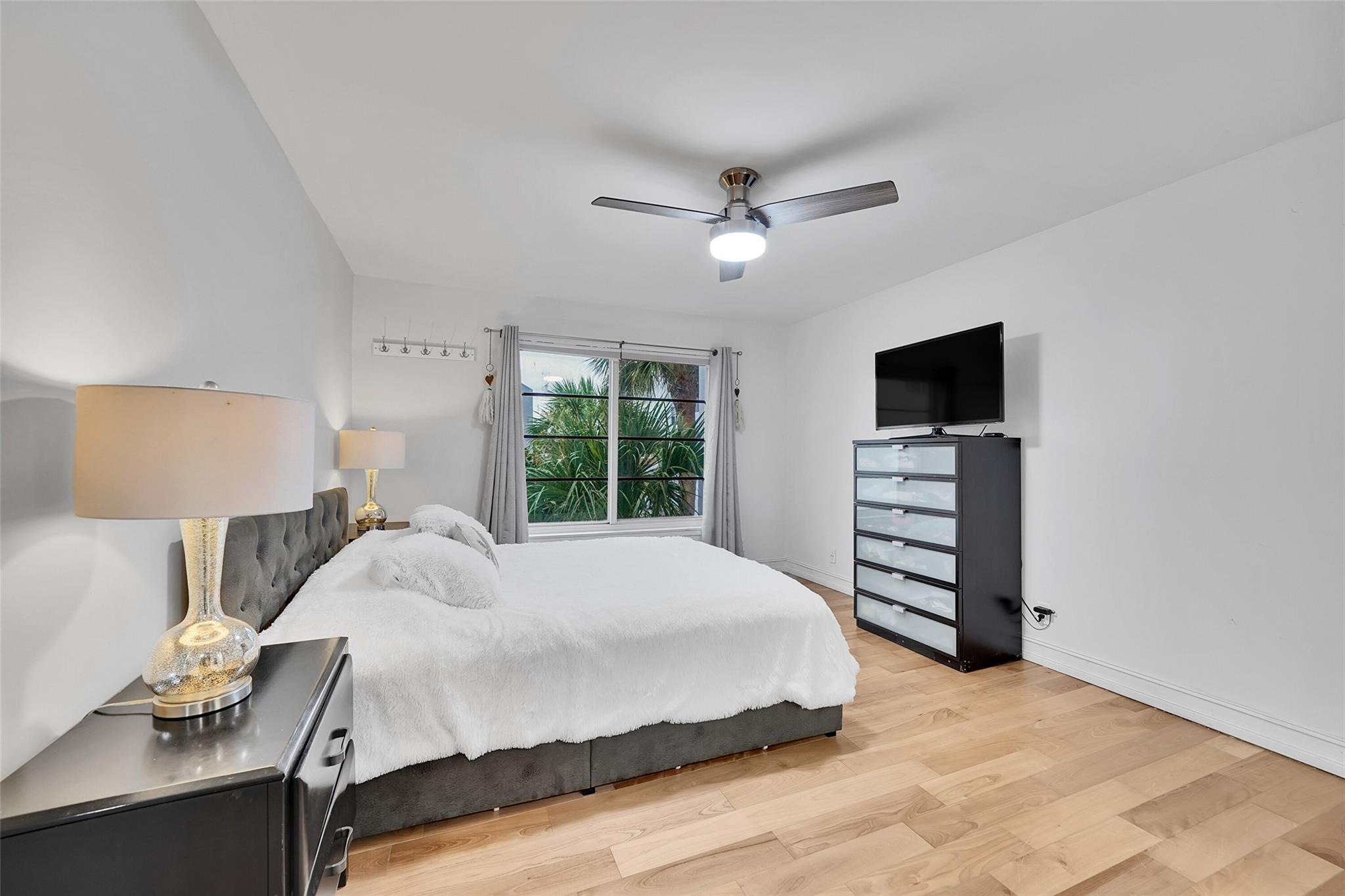 2870 NE 14th Street Cswy 303