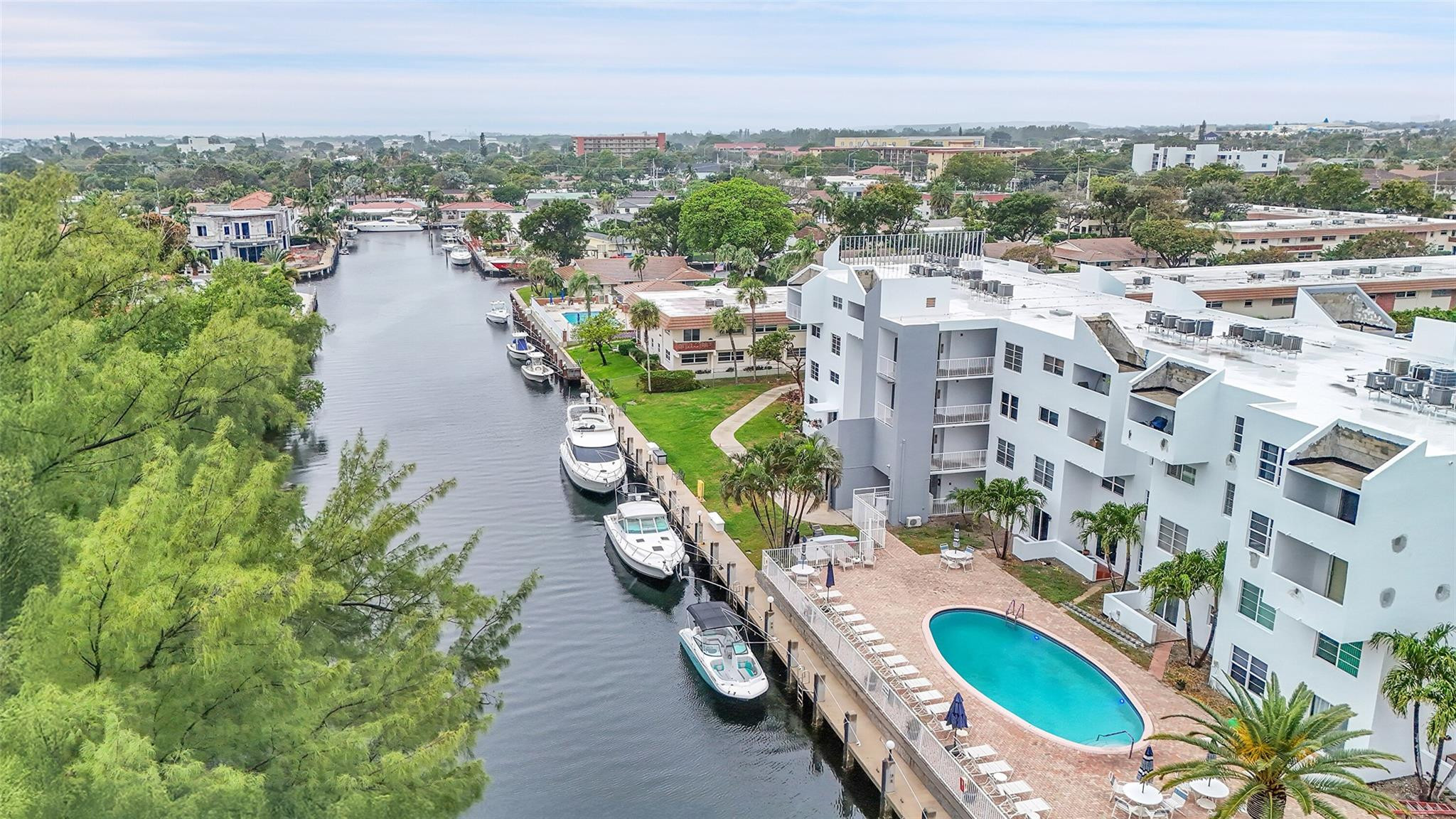 2870 NE 14th Street Cswy 303