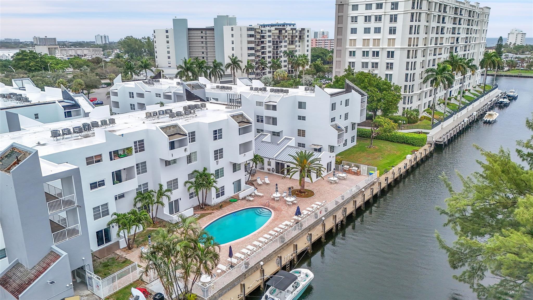 2870 NE 14th Street Cswy 303