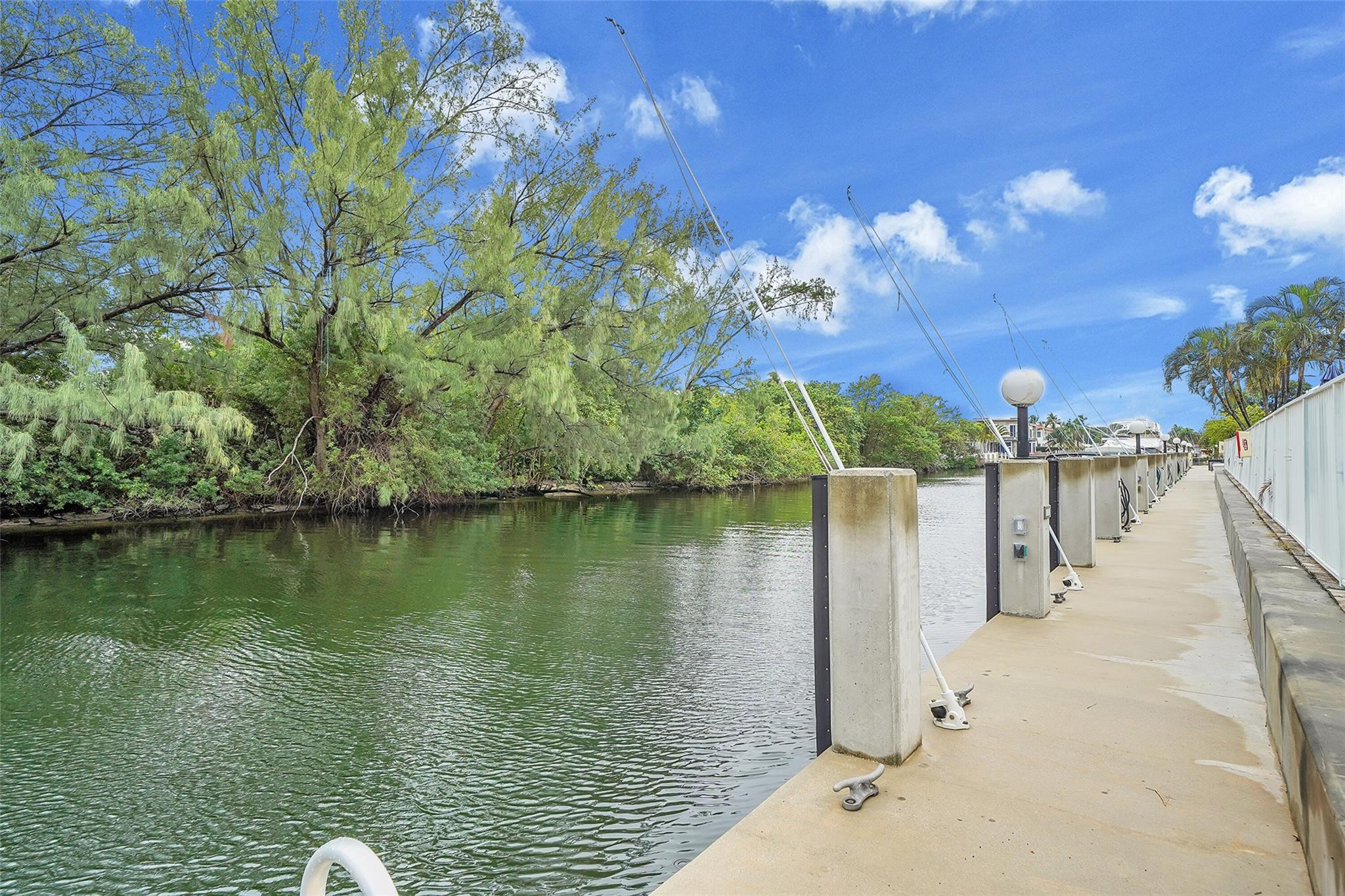 2870 NE 14th Street Cswy 303