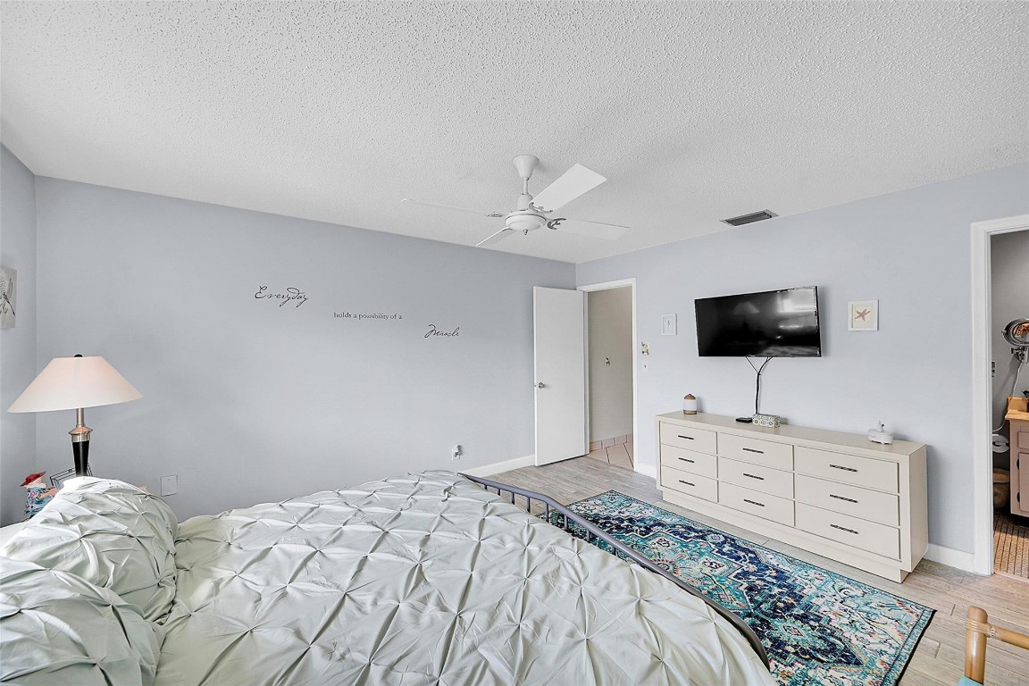 6208 Overland Pl 6208