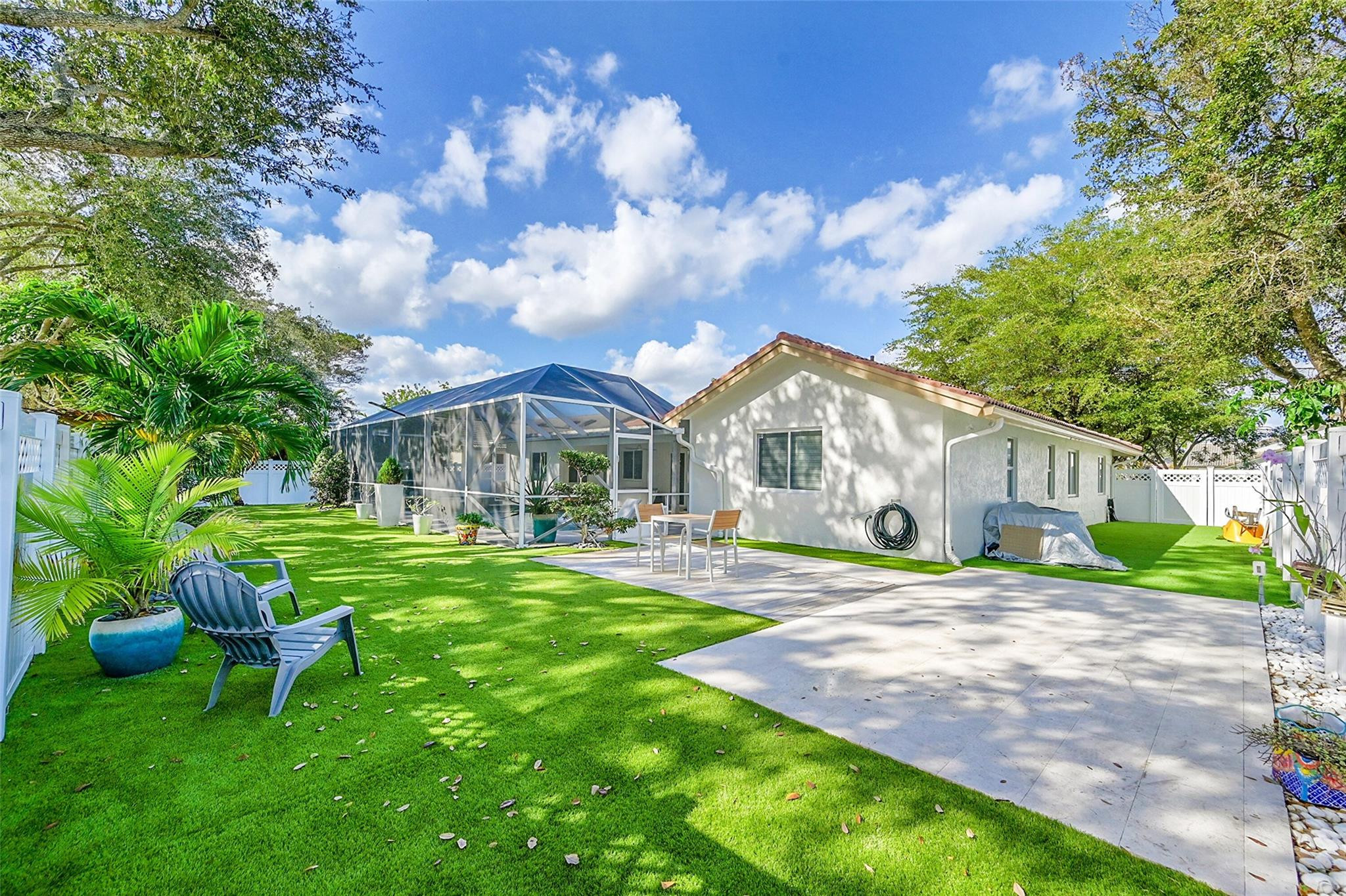 8610 NW 56th St