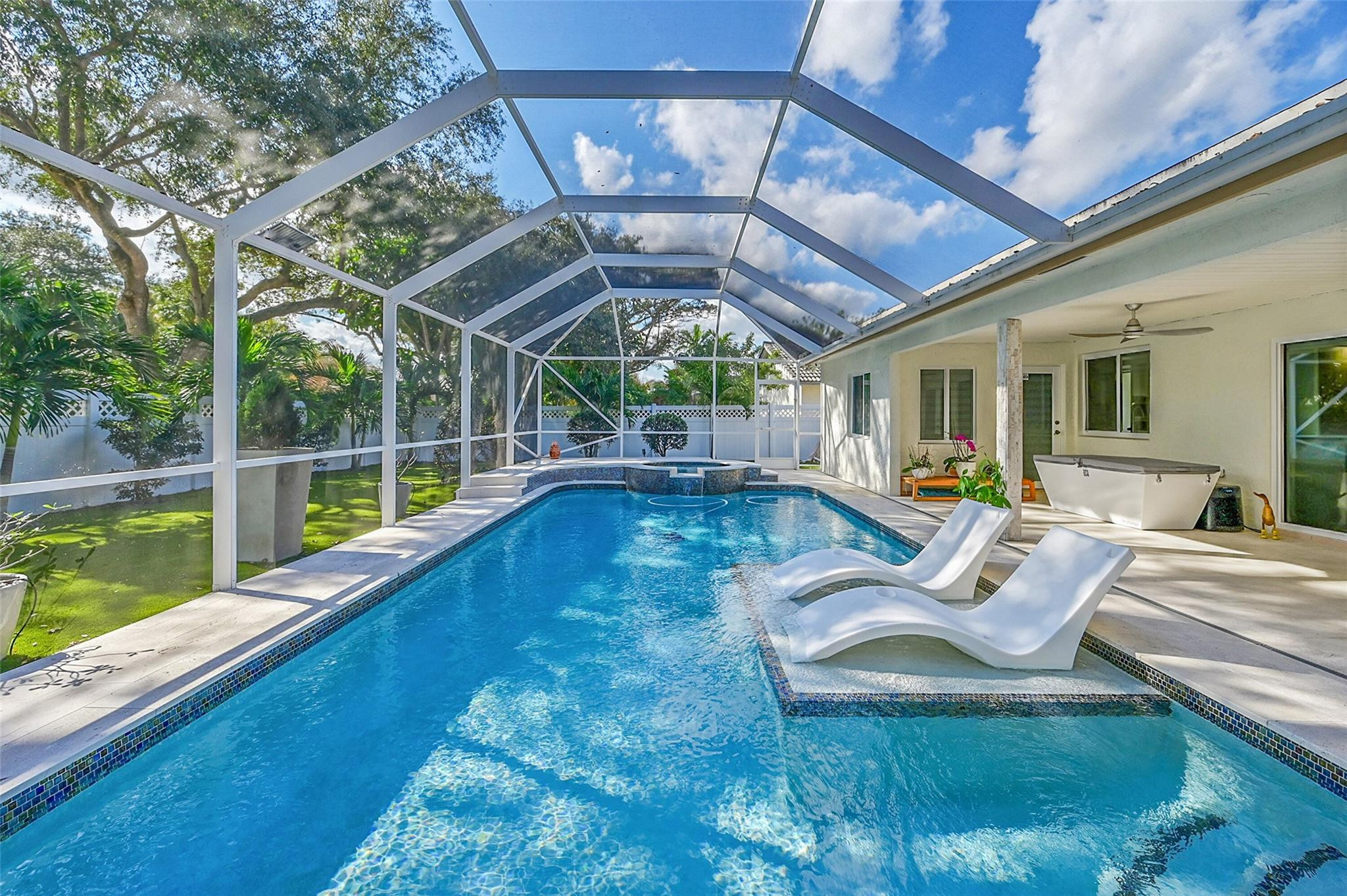 8610 NW 56th St