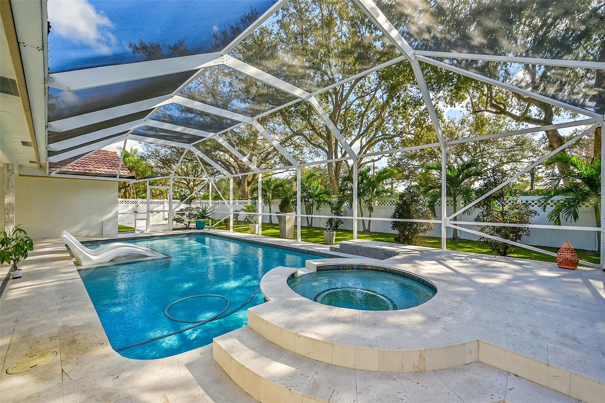 8610 NW 56th St