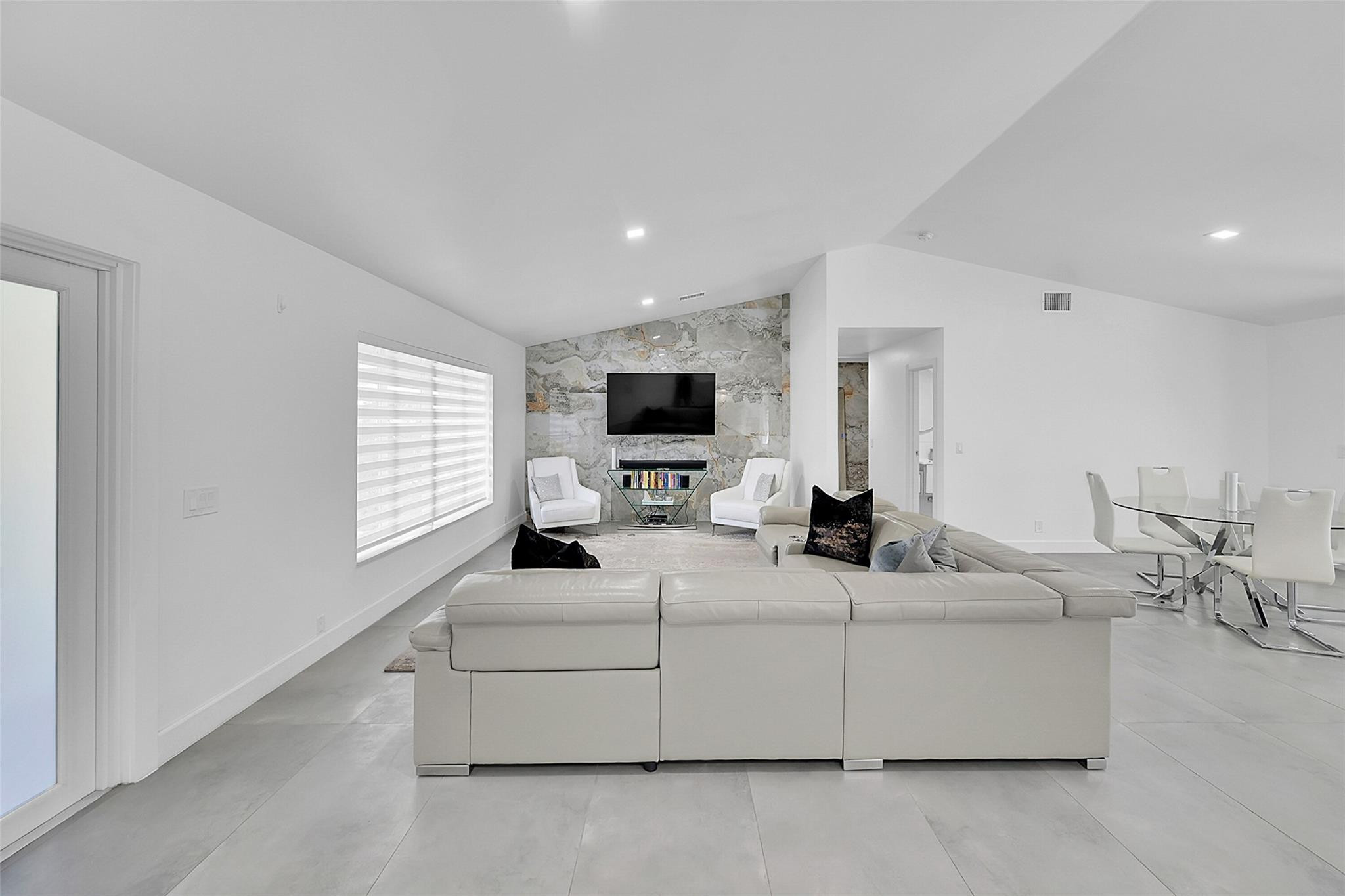 8610 NW 56th St