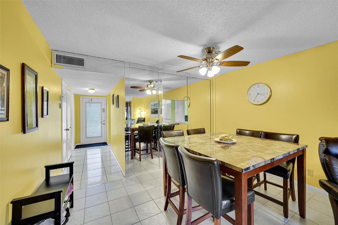 10123 Lakes Blvd 206