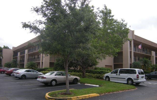 10123 Lakes Blvd 206