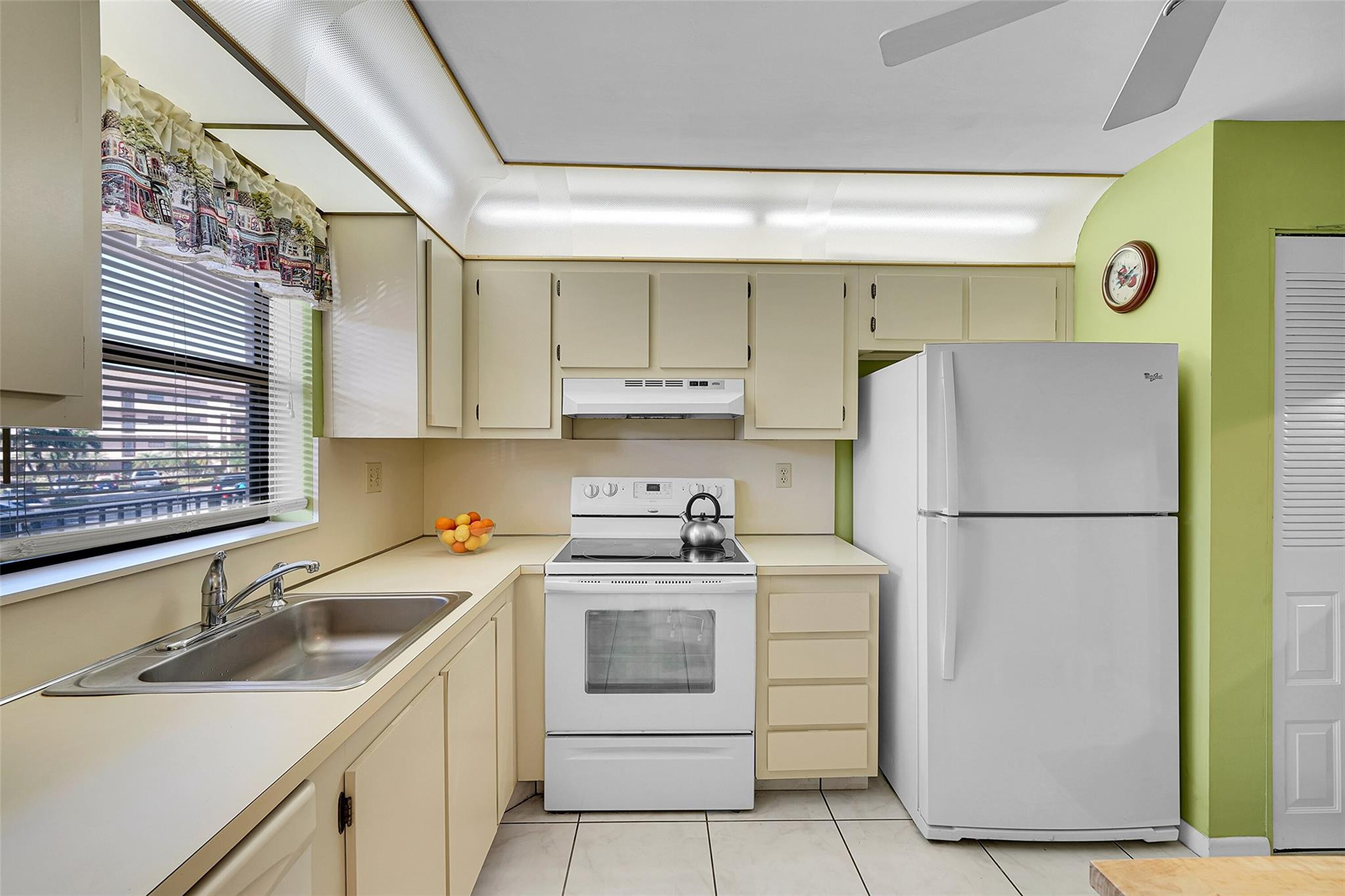 10123 Lakes Blvd 206